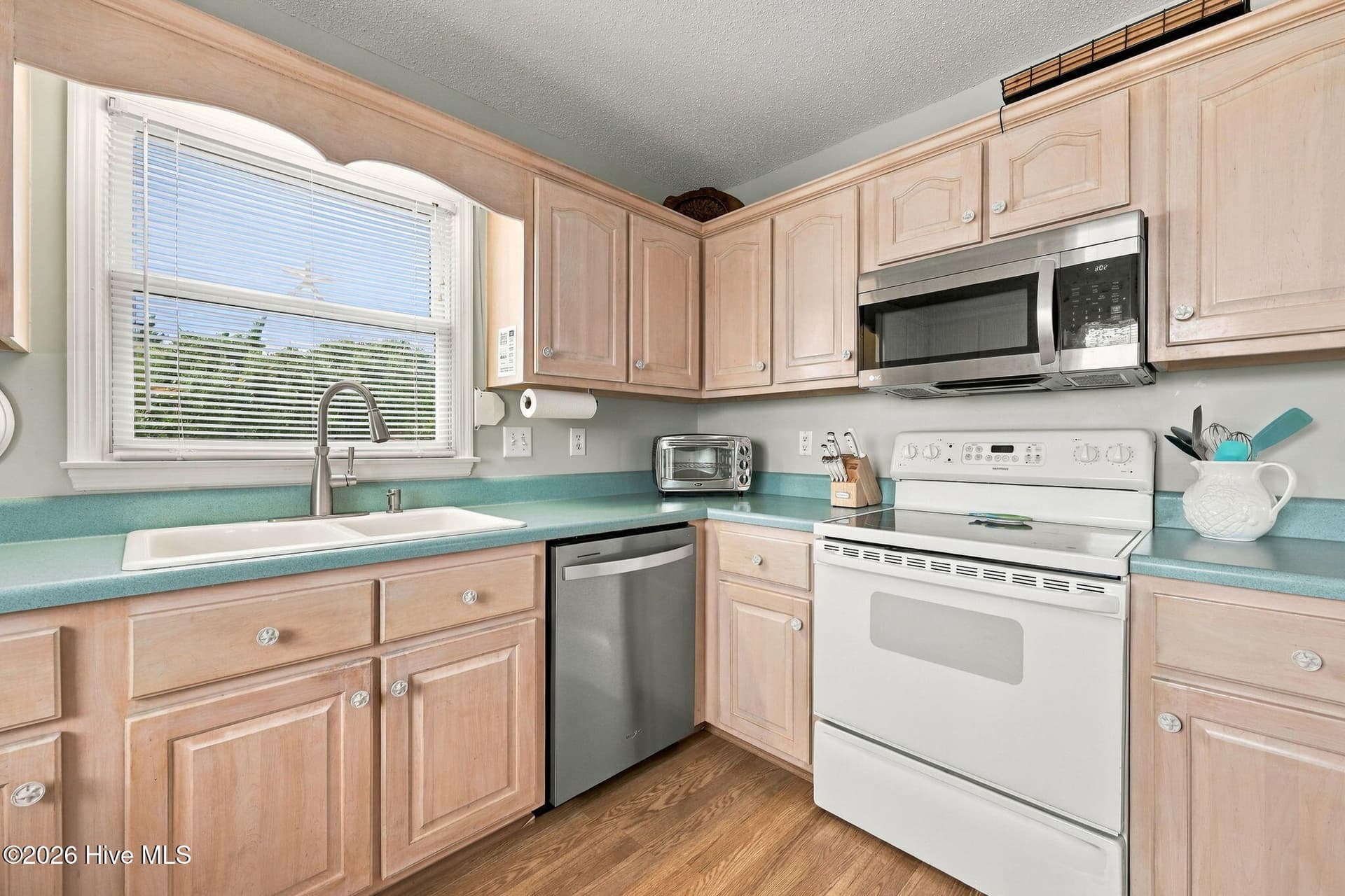 Single Family Residence at 104 Howe Street, Emerald Isle, NC 28594, photo 7 of 44
