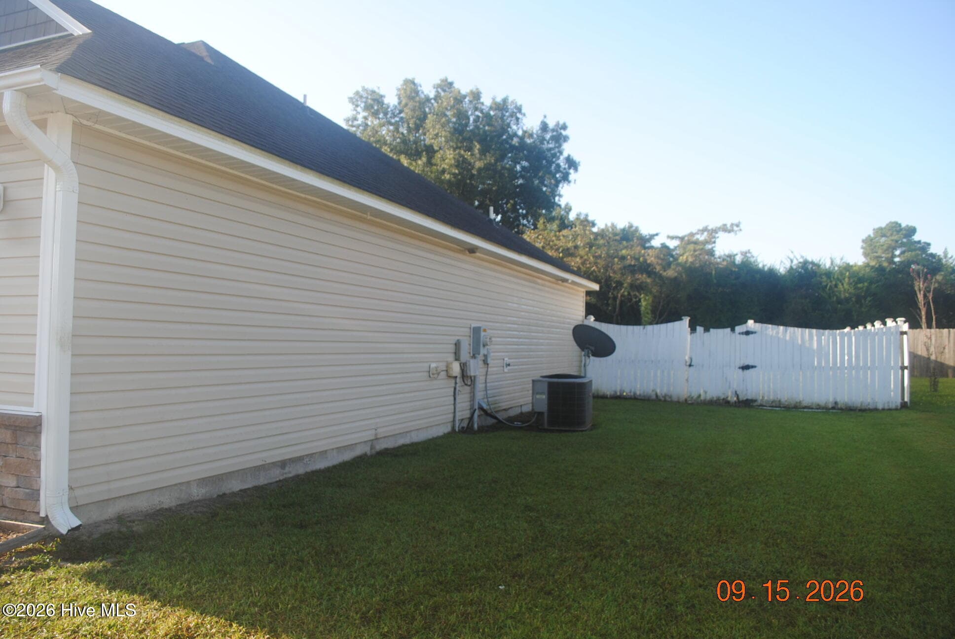 Single Family Residence at 505 Duet Court, Richlands, NC 28574, photo 2 of 20