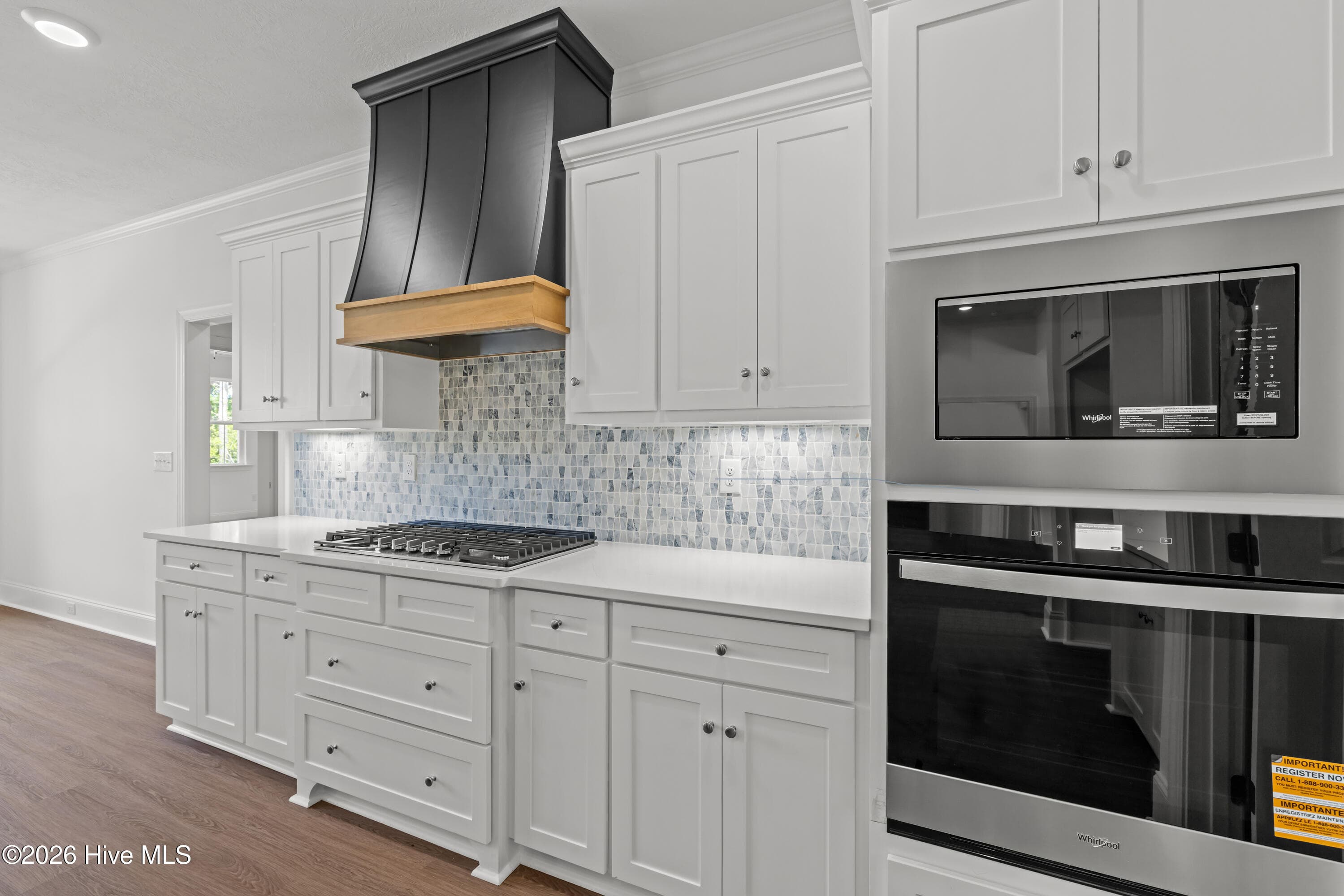 Gas cooktop - 1550 Bellingham Drive, Beech Island, SC 29842