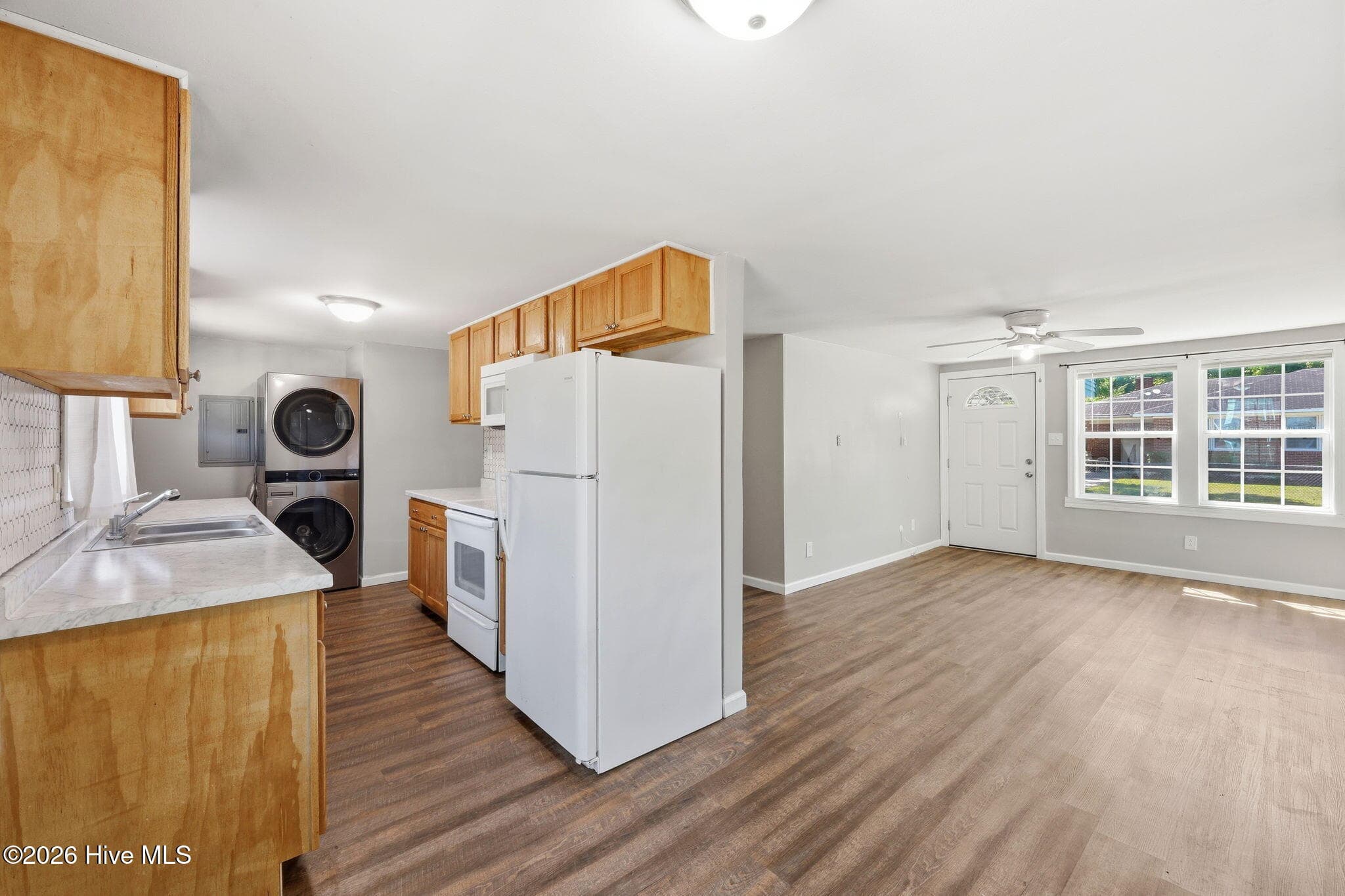Open to Kitchen and Living RM - 518 Ruth Avenue, New Bern, NC 28560