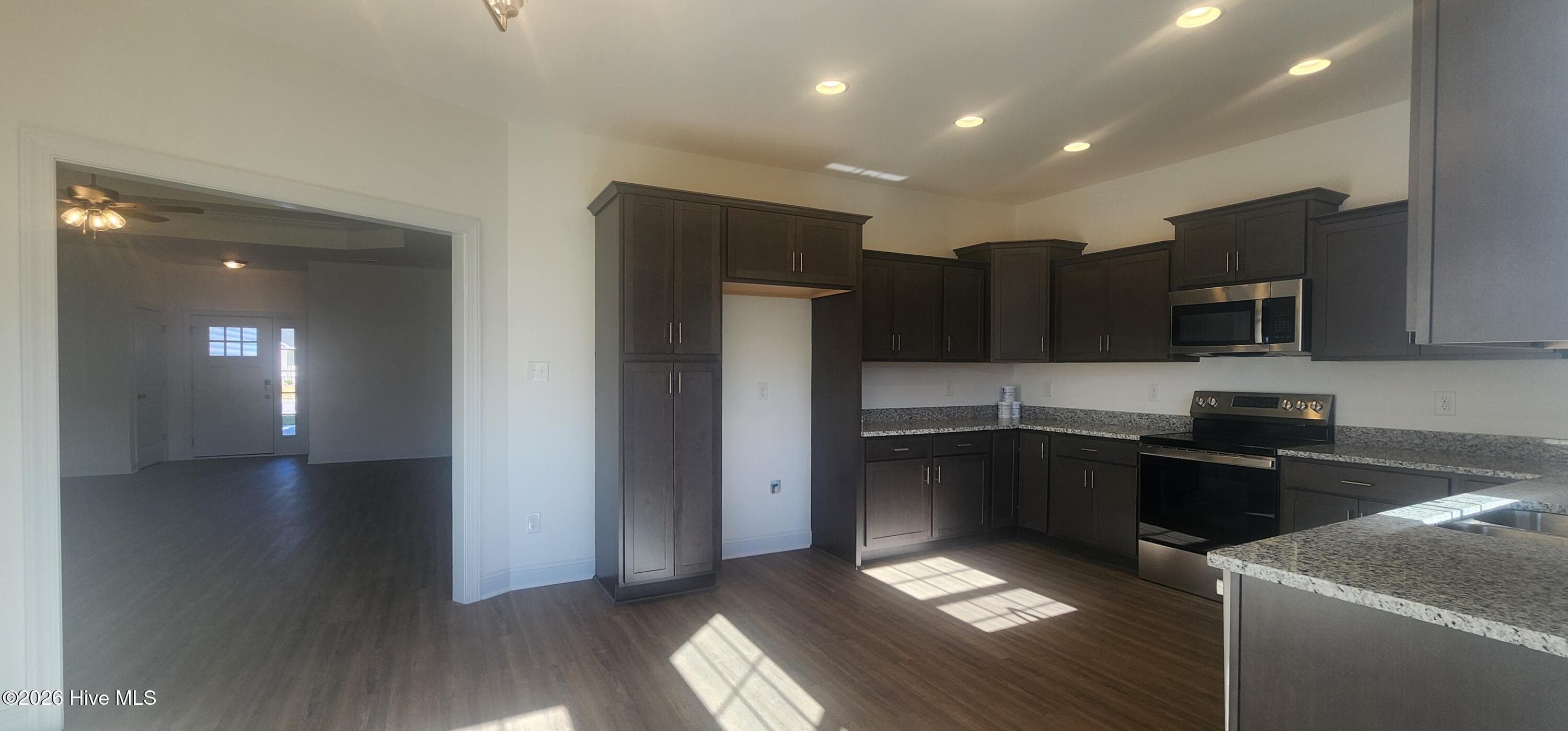 Single Family Residence at 4013 Bluewater Boulevard, New Bern, NC 28562, photo 33 of 121