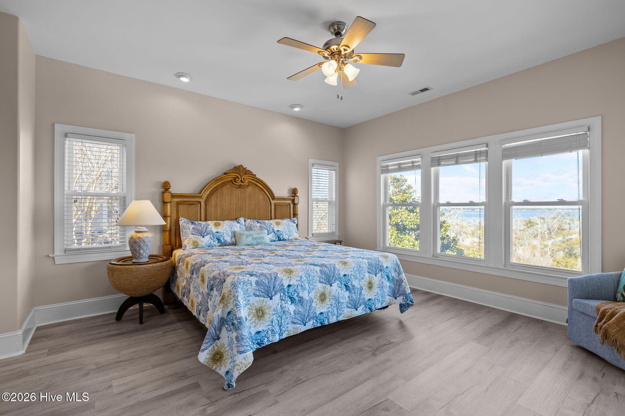 Mid Level Soundfront 3rd BR w/Bath - 4204 Emerald Drive, Emerald Isle, NC 28594