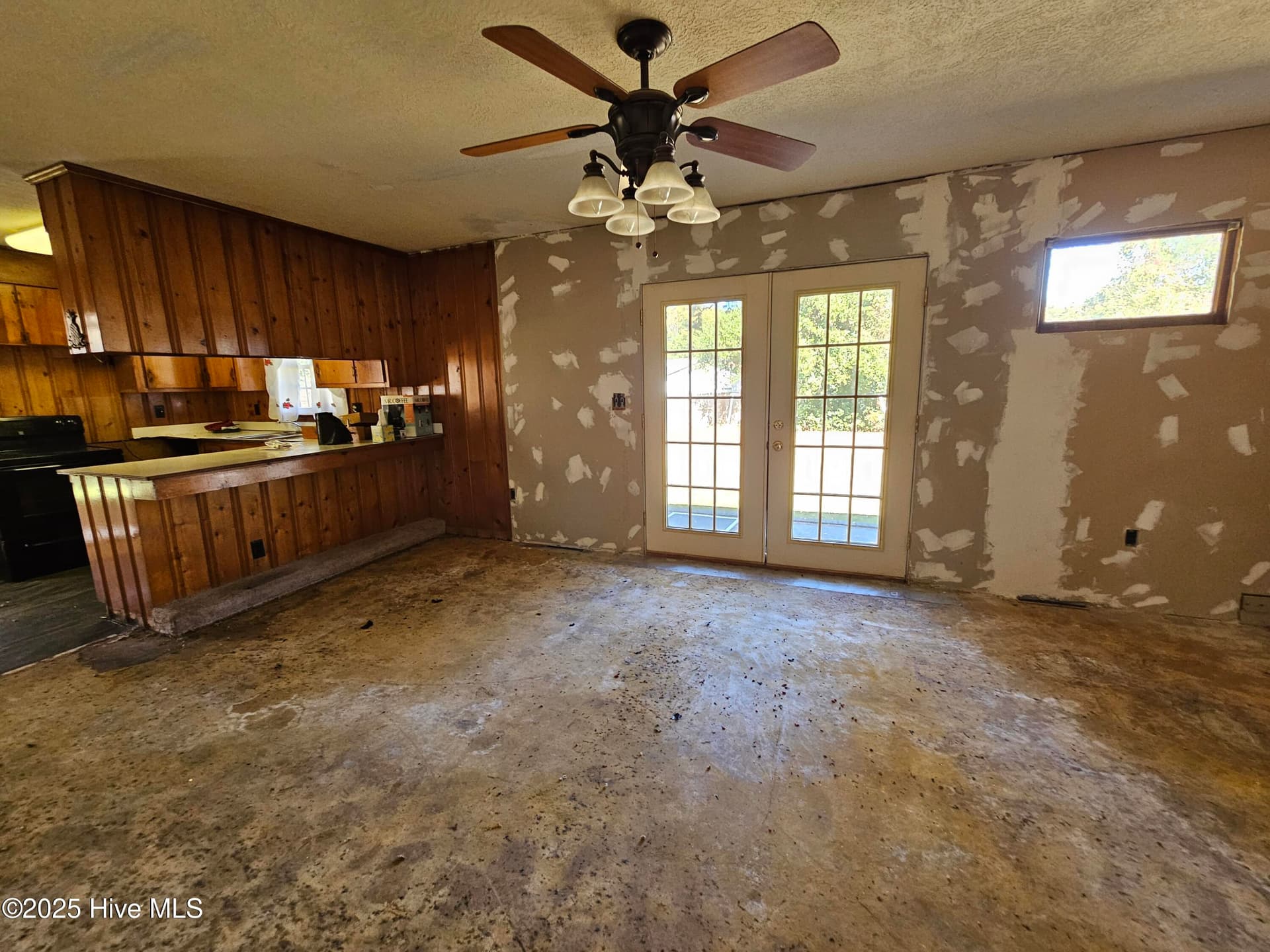 Single Family Residence at 124 Kimberly Drive, Clinton, NC 28328, photo 14 of 16