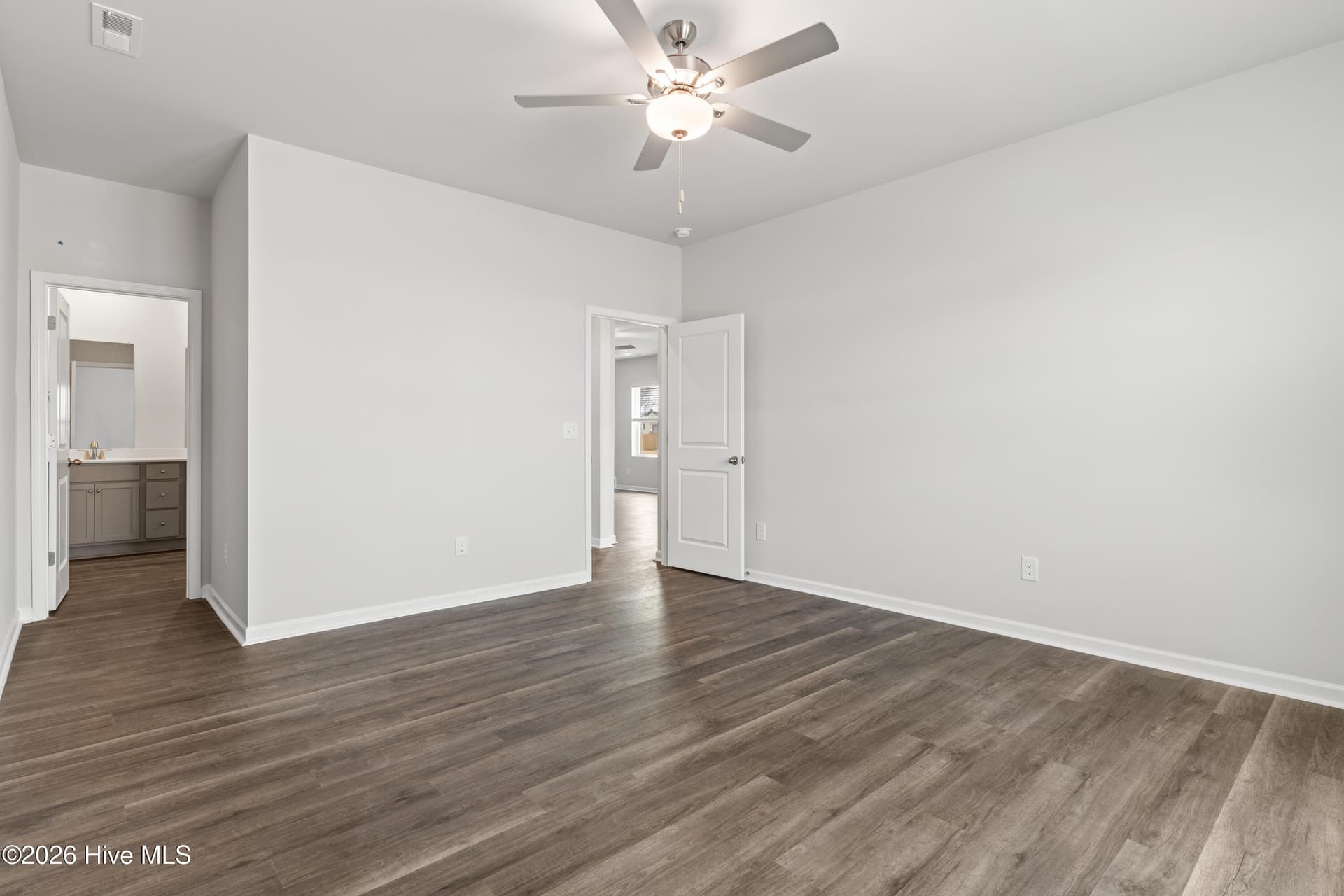 Single Family Residence at 148 N Squires Run Lane, Richlands, NC 28574, photo 16 of 52