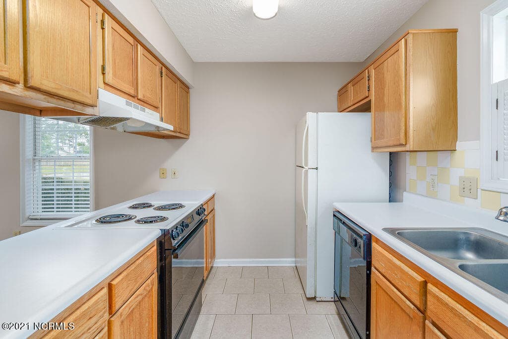 Single Family Residence at 6701 Alamosa Drive, Wilmington, NC 28411, photo 14 of 46