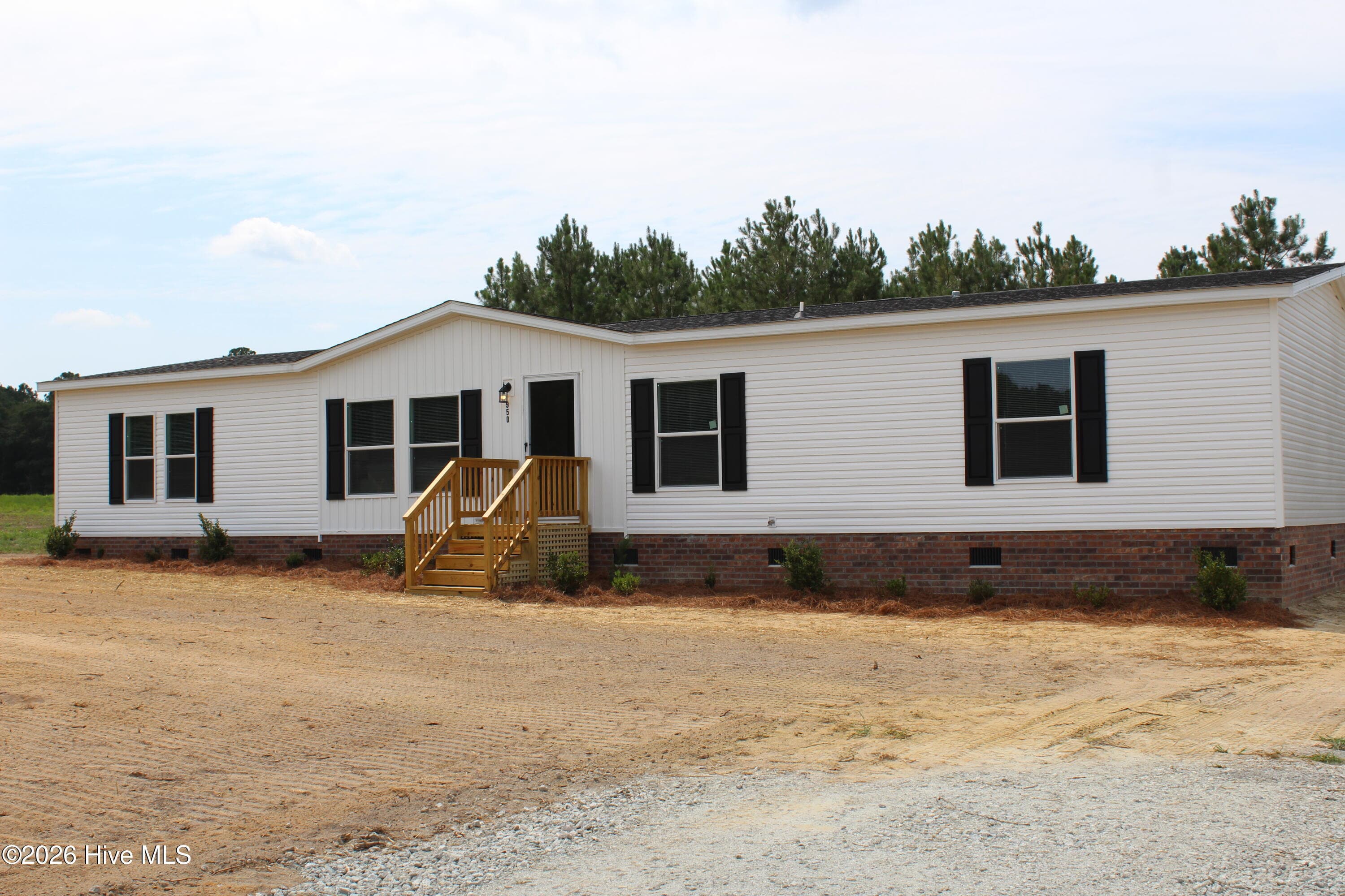 Manufactured Home at 950 Blind Bridge Road, Magnolia, NC 28453, photo 3 of 32