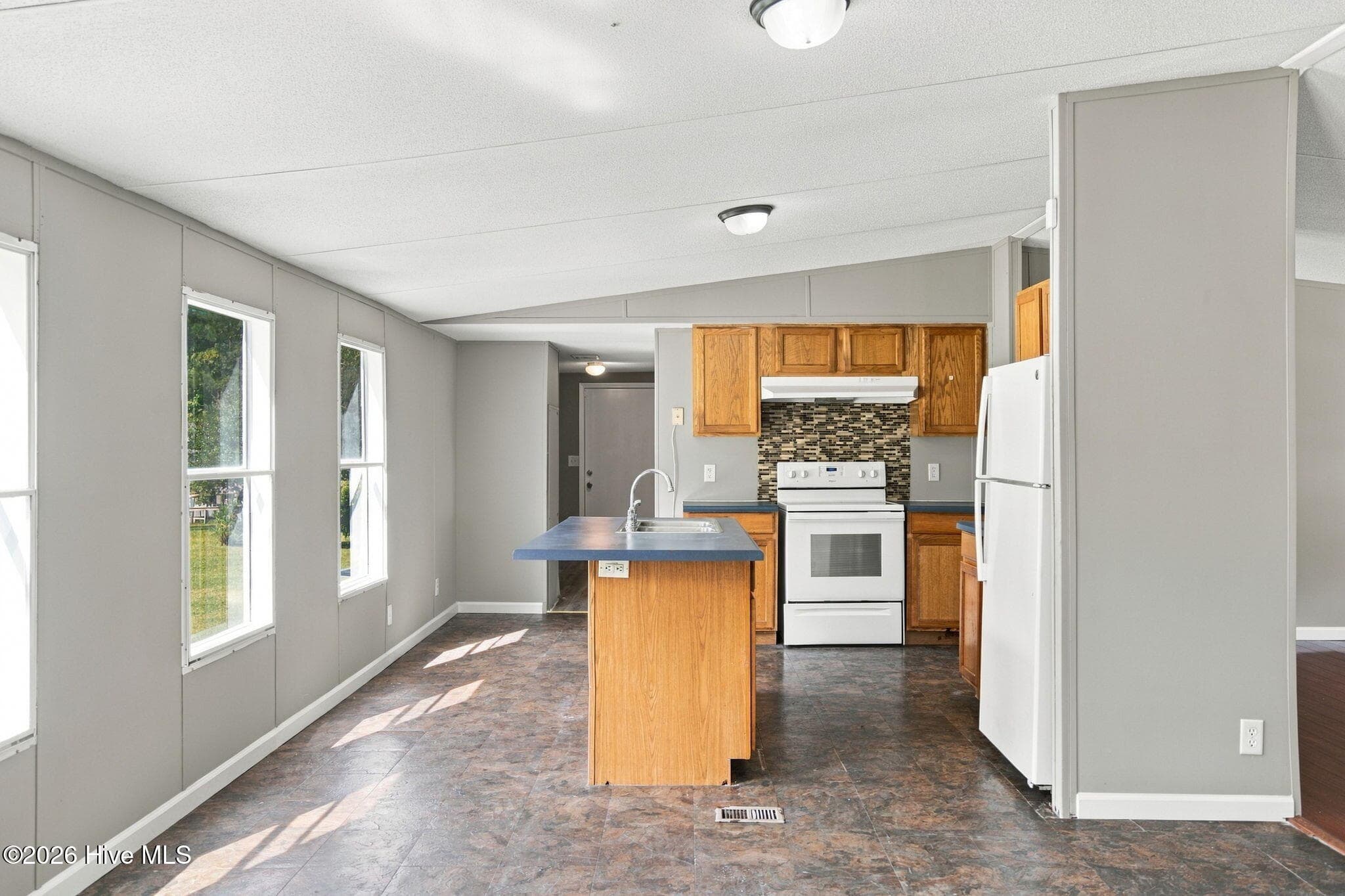 Manufactured Home at 185 New Hope Lane SE, Leland, NC 28451, photo 15 of 49