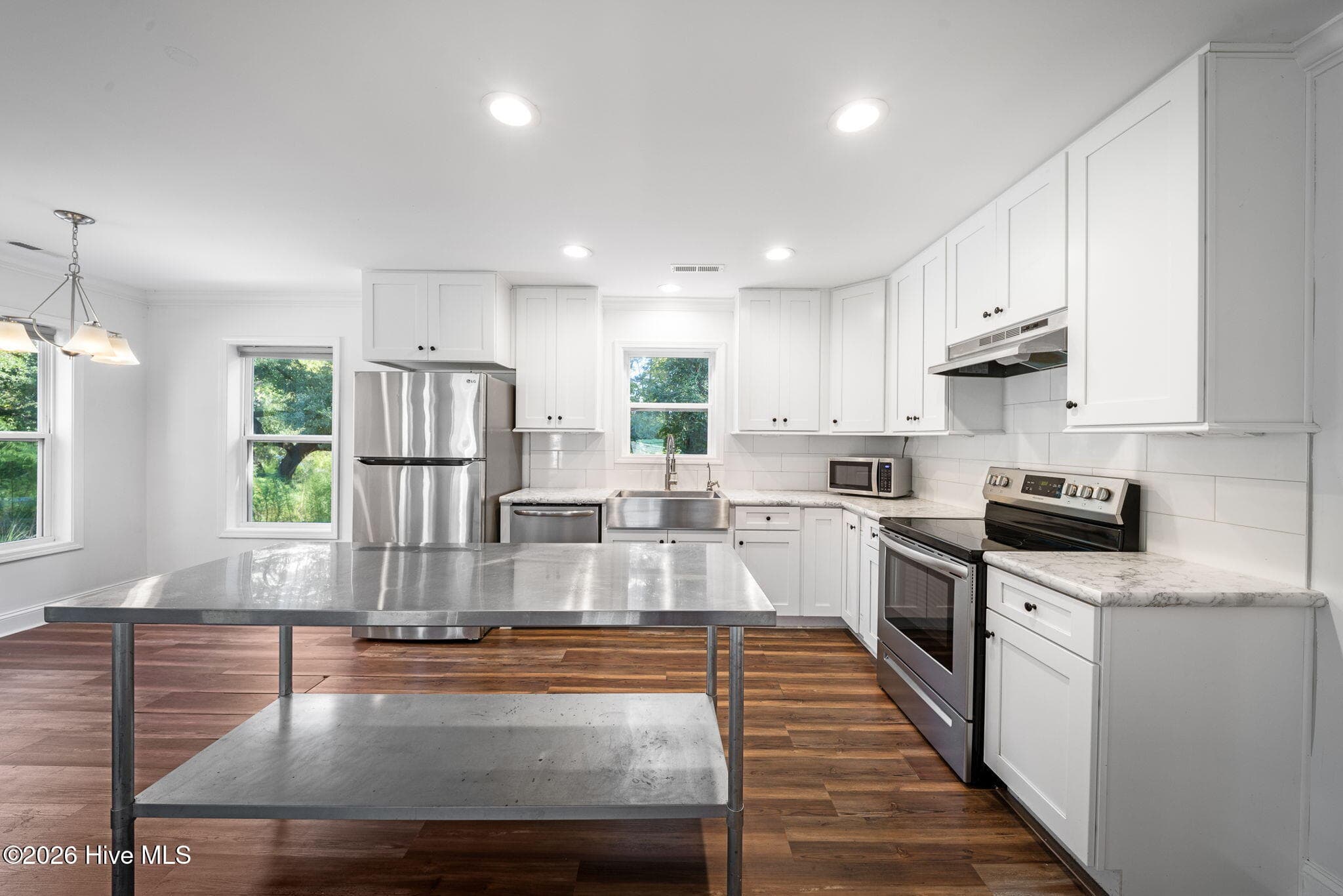 Single Family Residence at 404 Jamaica Drive, Hampstead, NC 28443, photo 10 of 27