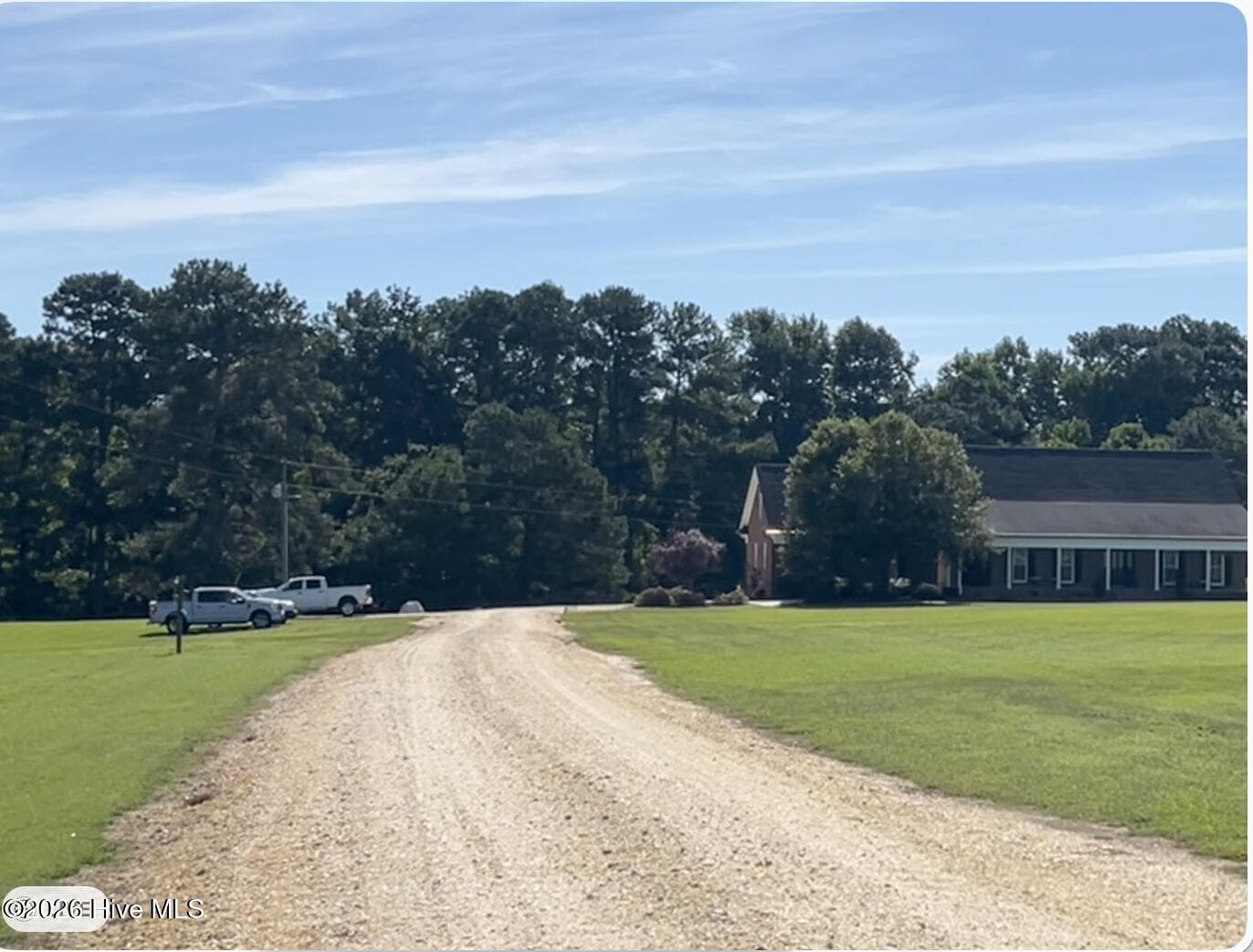 Driveway leading up to house. - 642 Enoch Road, Clinton, NC 28328