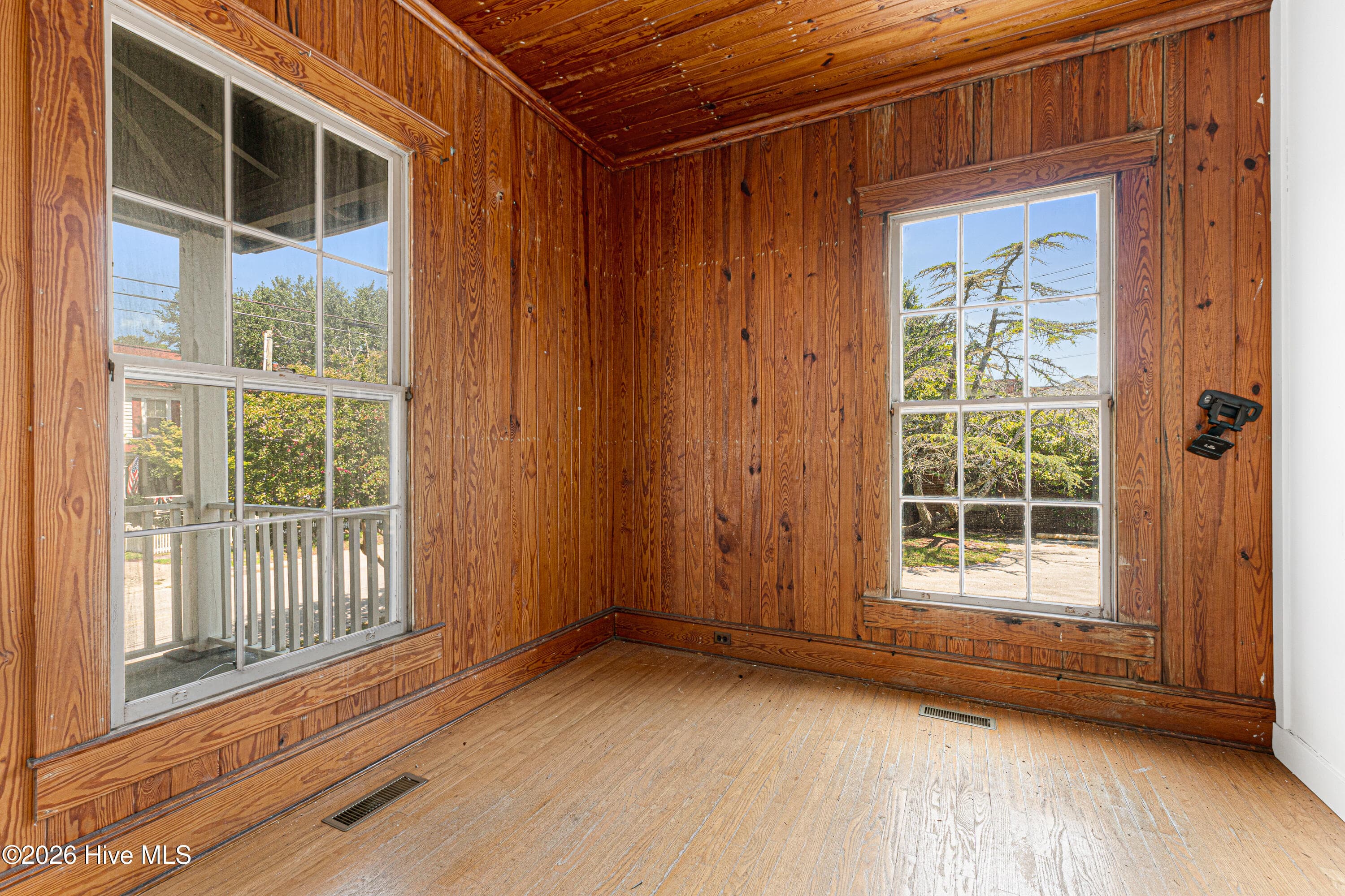 Single Family Residence at 204 Turner Street, Beaufort, NC 28516, photo 9 of 47