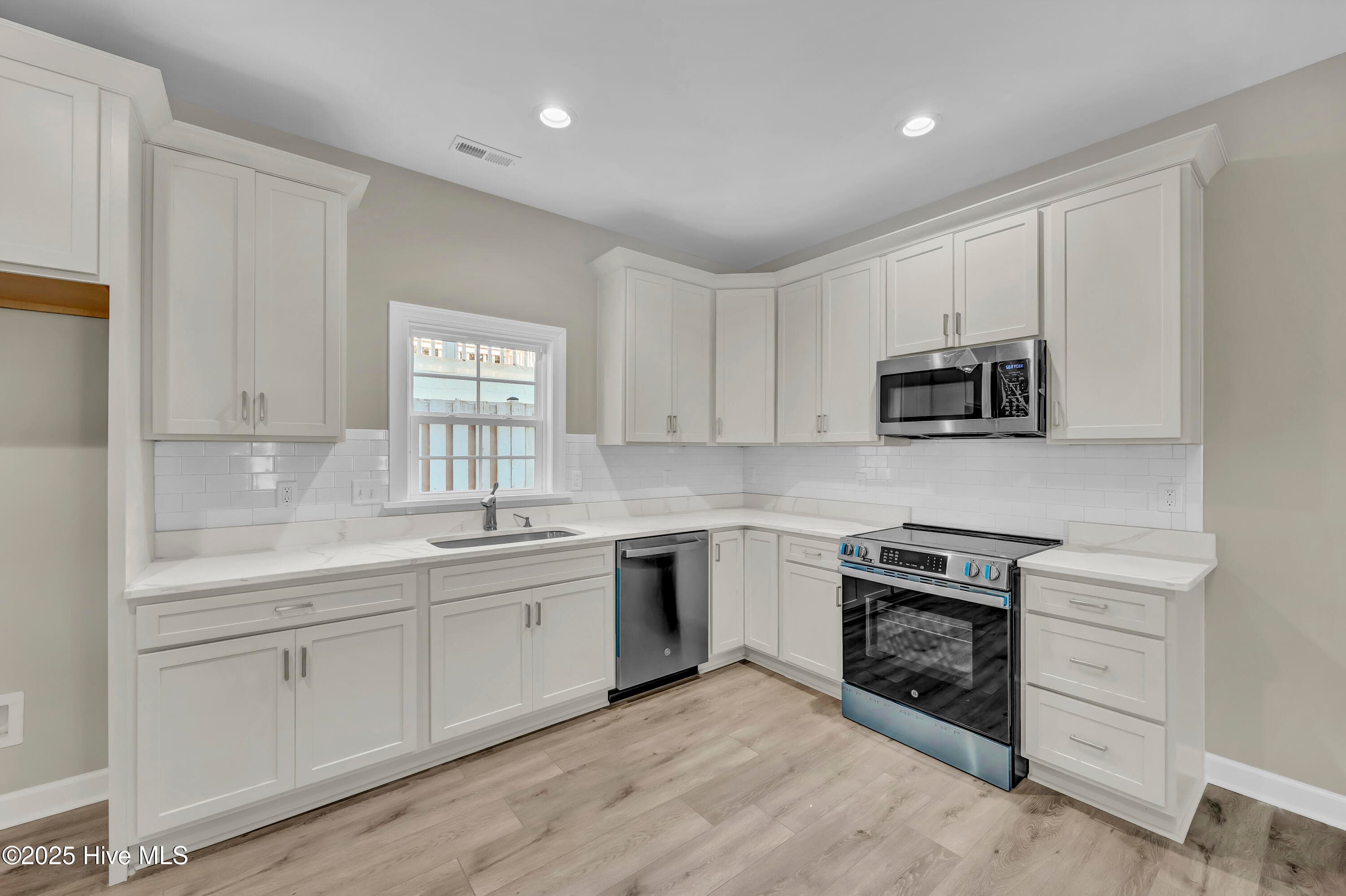 Duplex at 1516 Pinfish Lane, Carolina Beach, NC 28428, photo 2 of 12