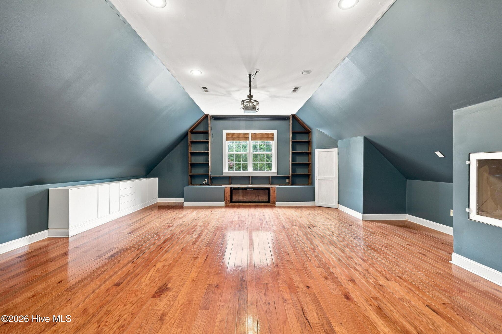 Media room over the garage (FROG) with pull down screen and projector - 407 Rustic Court, Pollocksville, NC 28573