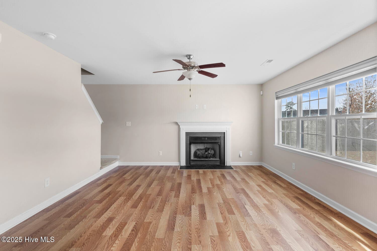 Single Family Residence at 405 Duncan Drive S, Richlands, NC 28574, photo 13 of 34