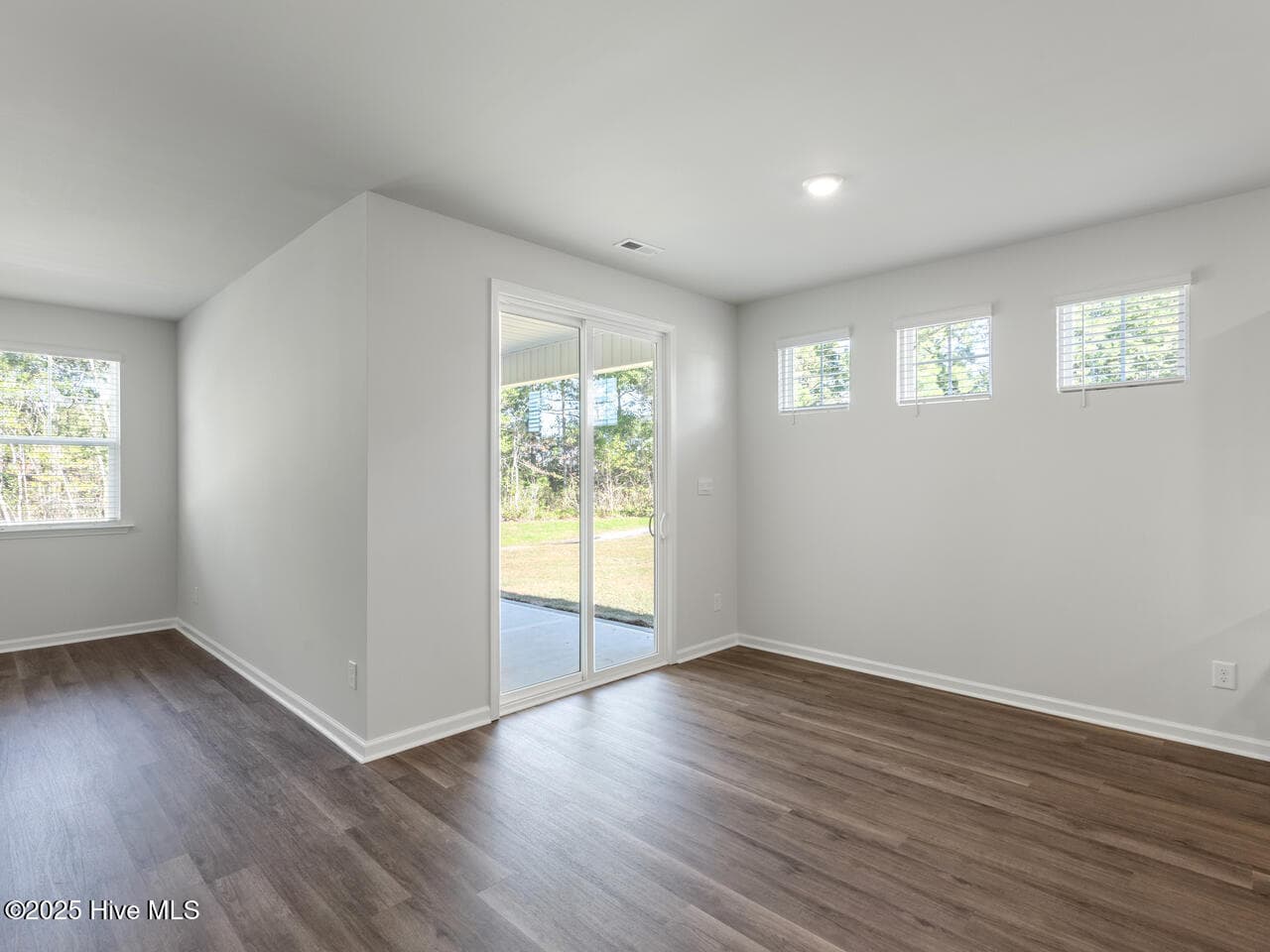 Single Family Residence at 424 Matthews Farm Road Lot 180, Hubert, NC 28539, photo 10 of 38