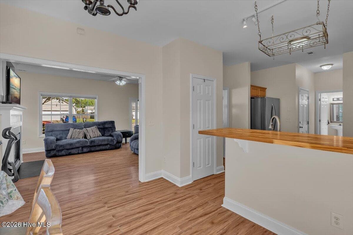 Single Family Residence at 118 Crooked Run Drive, New Bern, NC 28560, photo 14 of 49