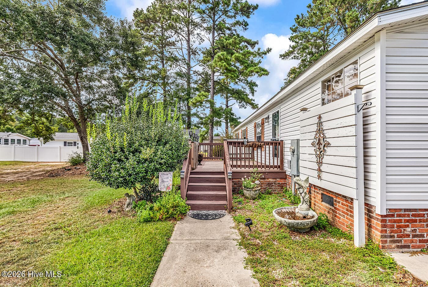 Manufactured Home at 982 Waterview Lane SW, Calabash, NC 28467, photo 23 of 33