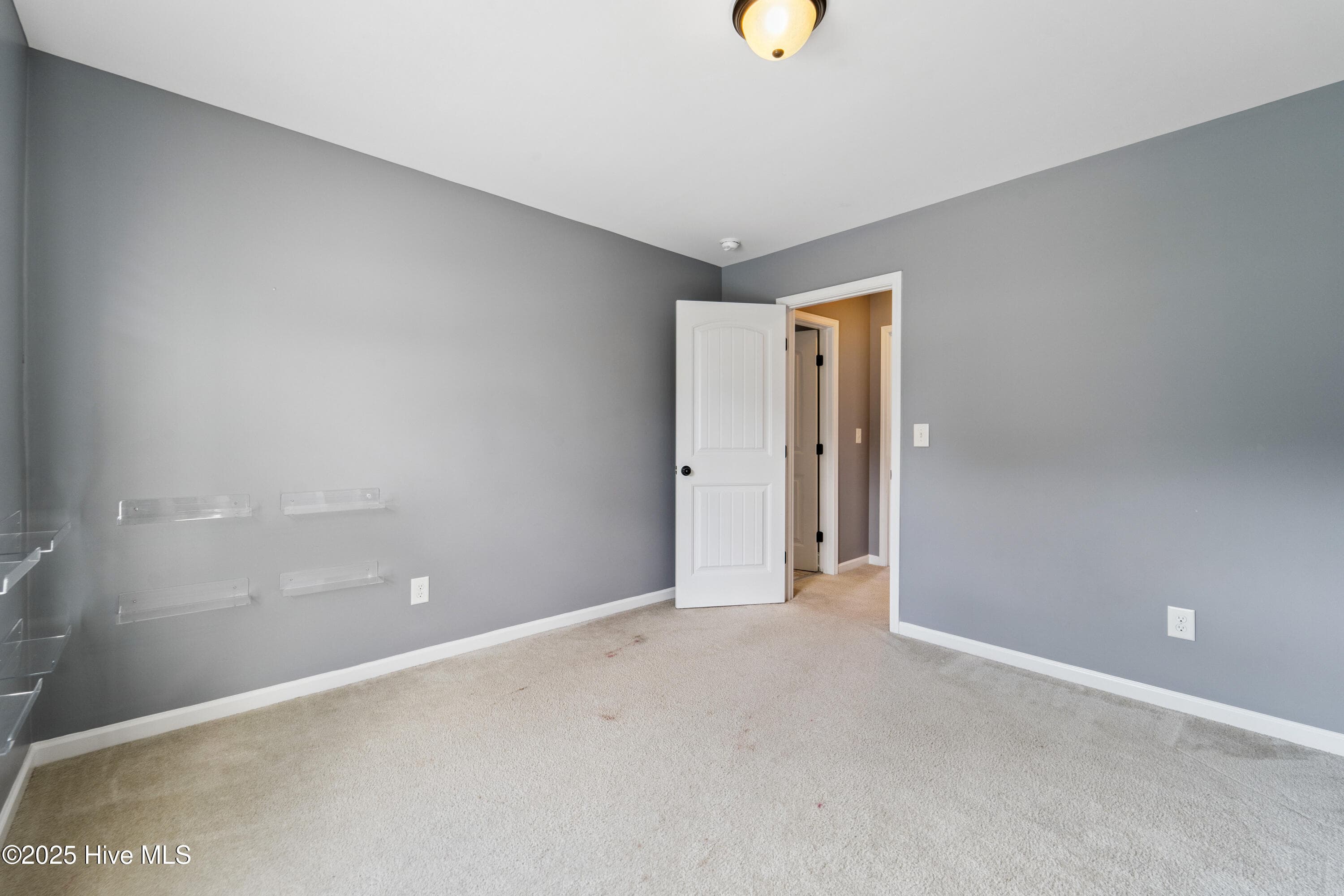 Single Family Residence at 507 Walkens Woods Lane, Jacksonville, NC 28546, photo 4 of 5