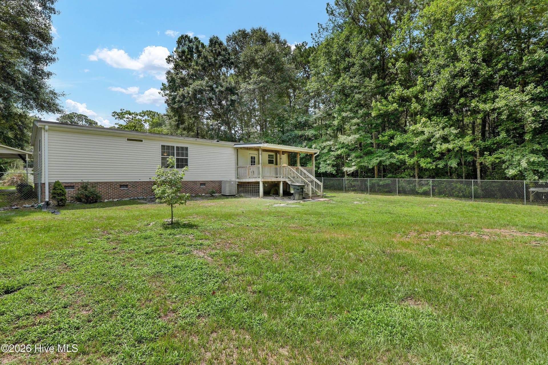 Manufactured Home at 570 King Drive, Hampstead, NC 28443, photo 26 of 40