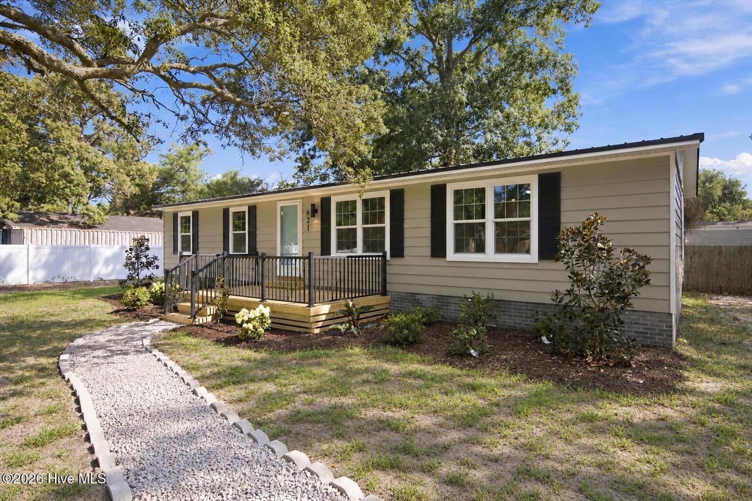 Manufactured Home at 621 Harbor Drive SE, Bolivia, NC 28422, photo 9 of 46