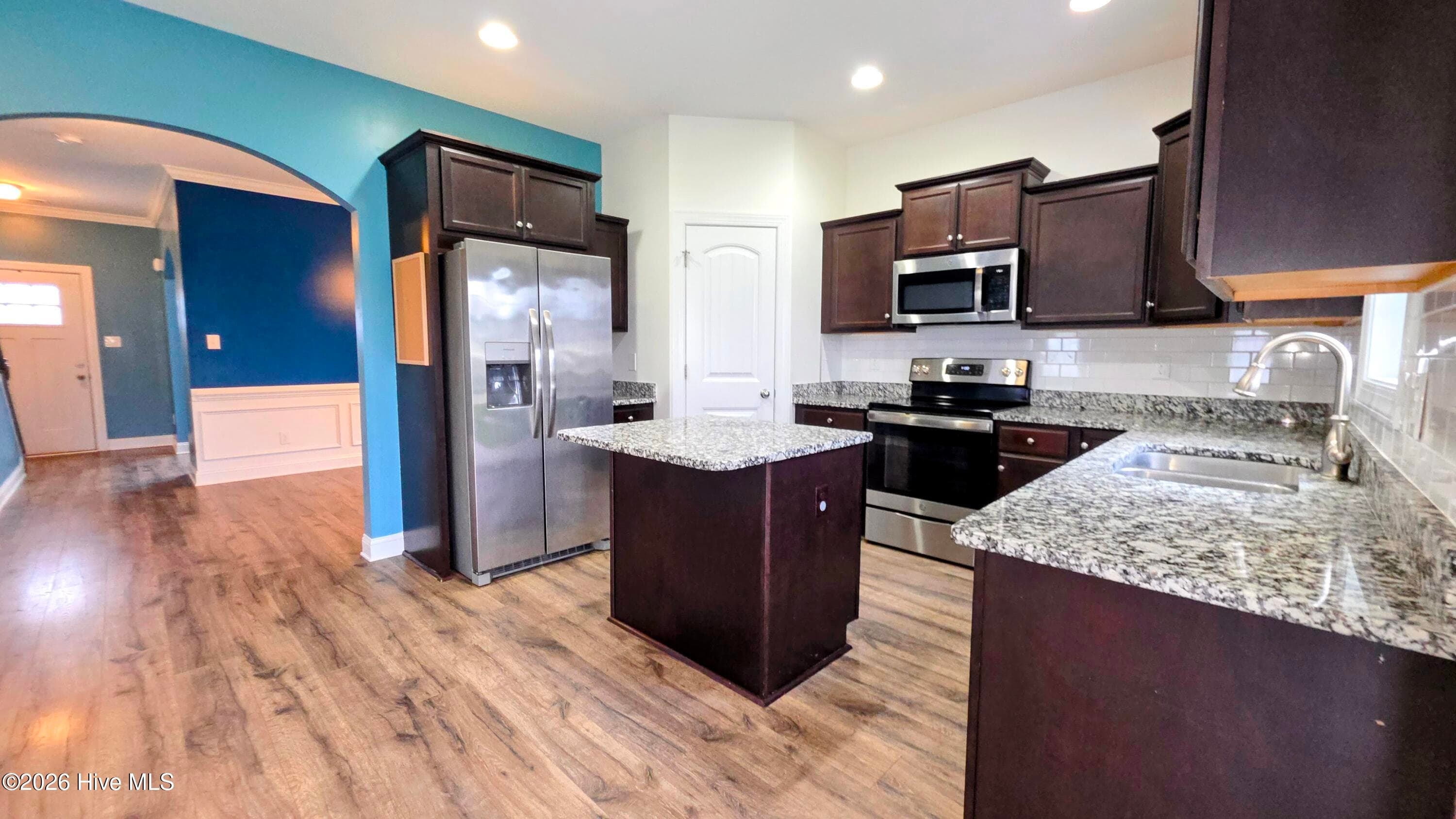 Kitchen w/ Island - 2007 Snapper Street, New Bern, NC 28562
