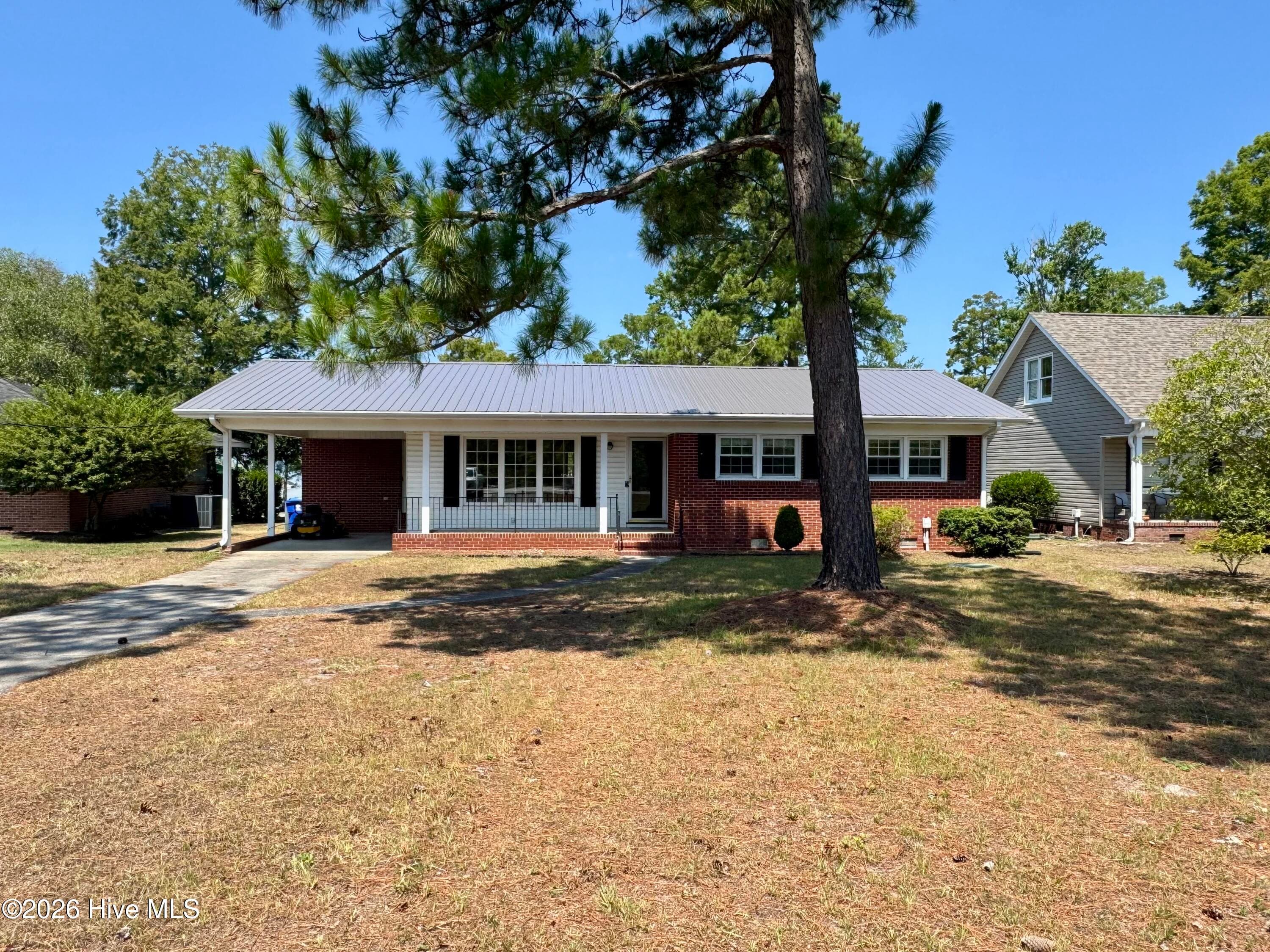 2522 Bella Coola Road, Lake Waccamaw, NC 28450