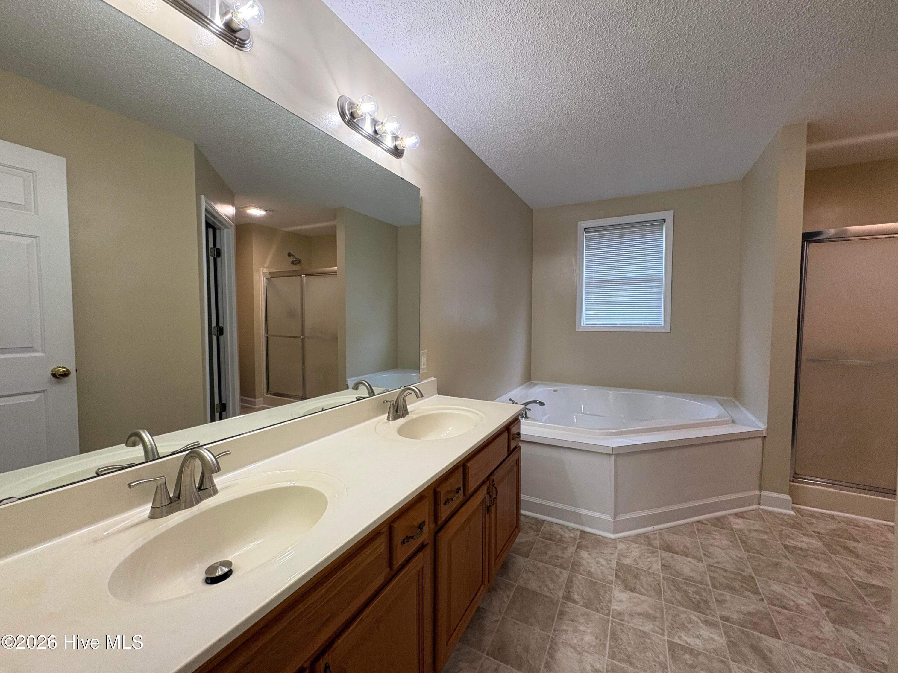 Primary suite - 2992 Market St Ex Ext, Washington, NC 27889