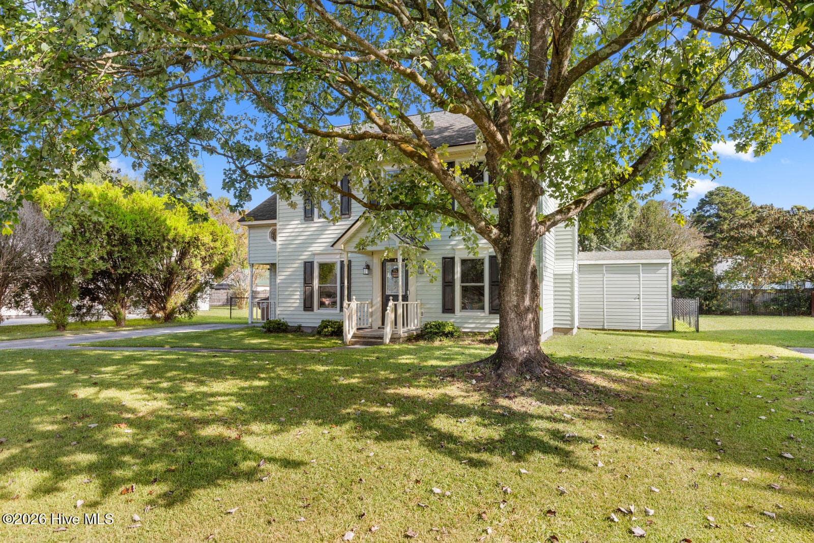 Single Family Residence at 405 Wolf Run Drive, Jacksonville, NC 28546, photo 2 of 31