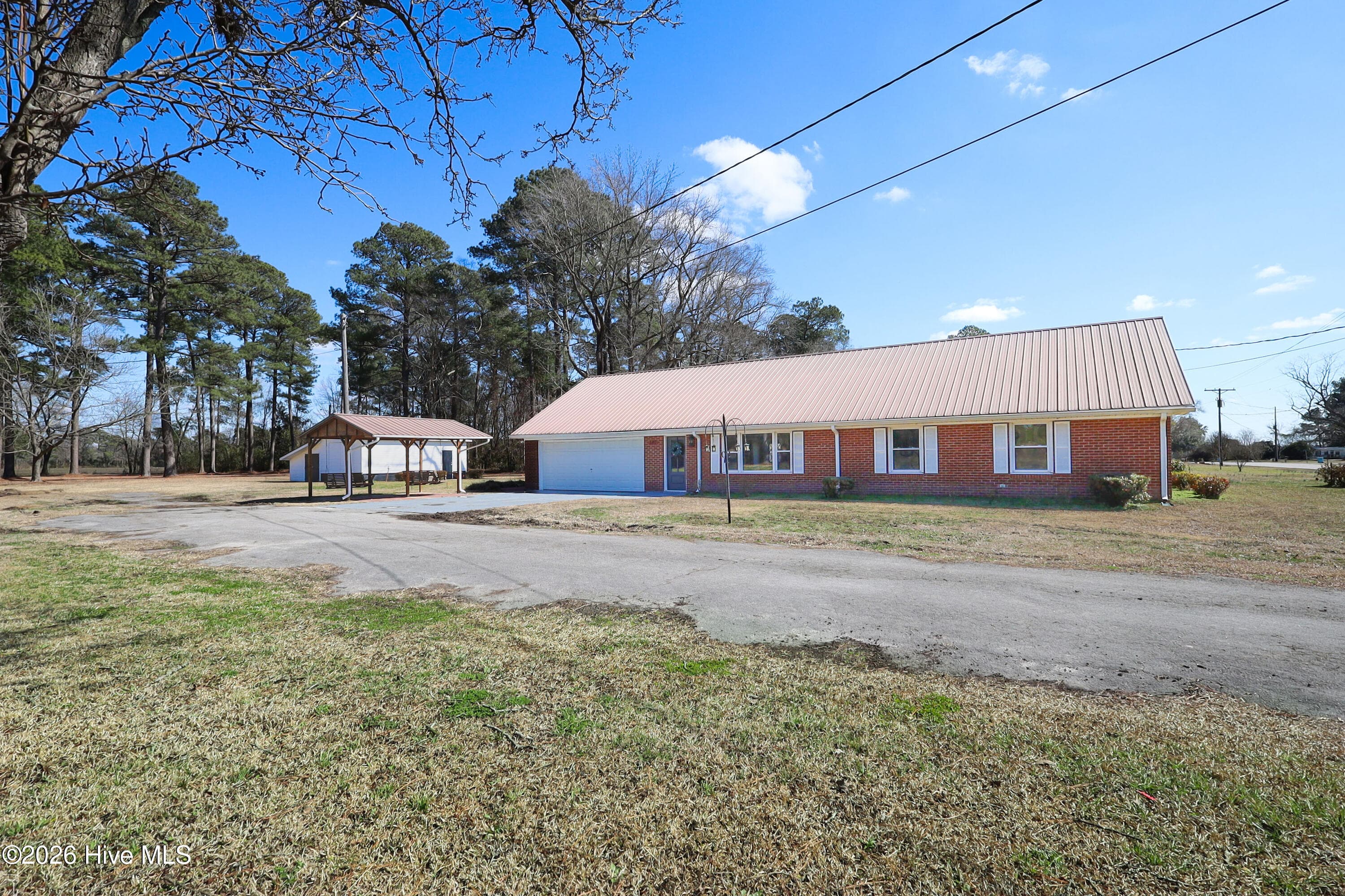 Single Family Residence at 580 Koonce Fork Road, Richlands, NC 28574, photo 3 of 59
