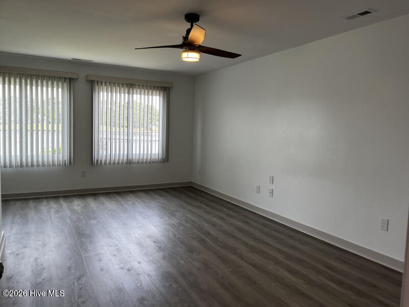 Single Family Residence at 905 Grenada Court, New Bern, NC 28560, photo 10 of 21