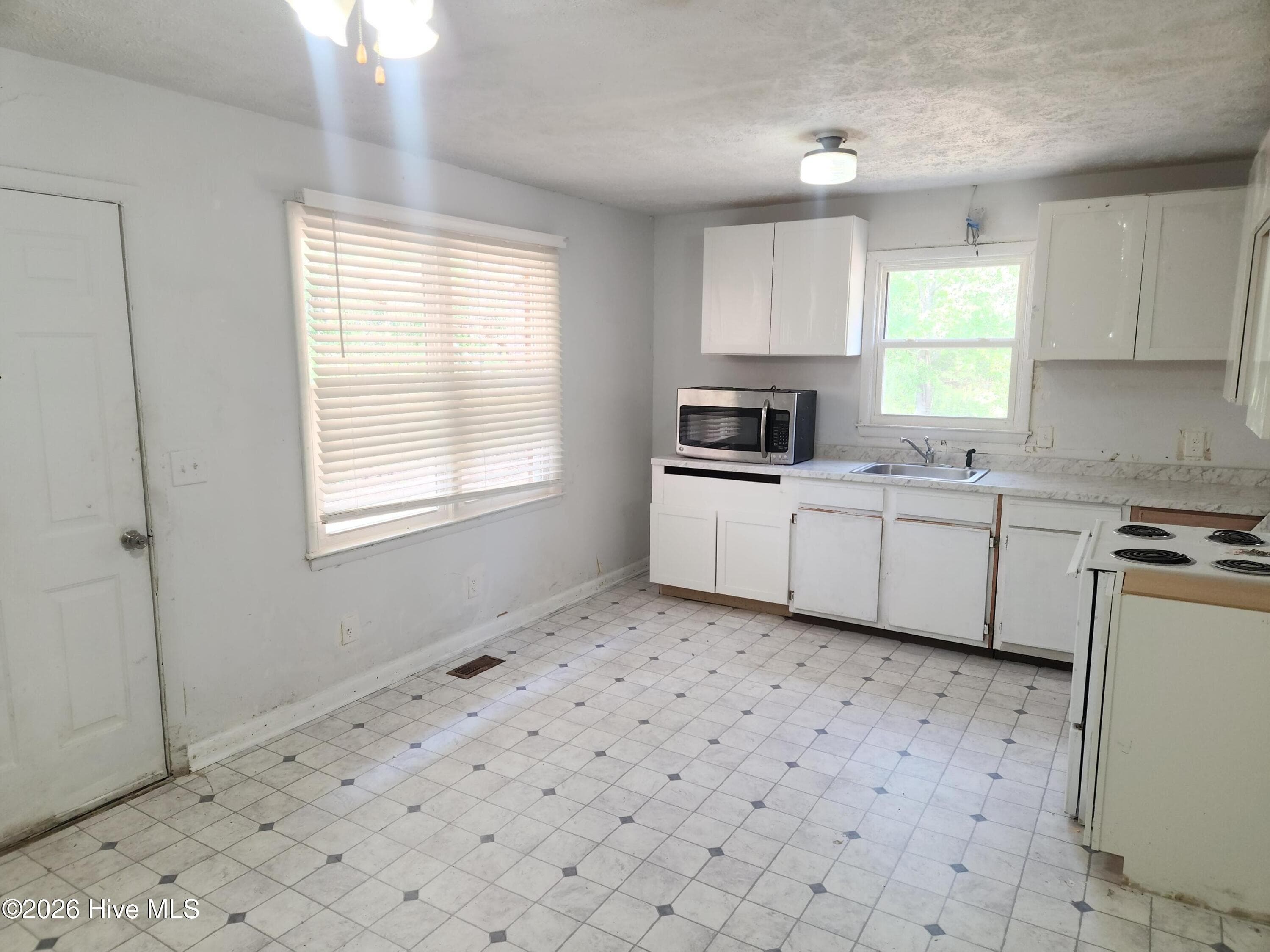 Single Family Residence at 616 N Pine Street, Roseboro, NC 28382, photo 18 of 34