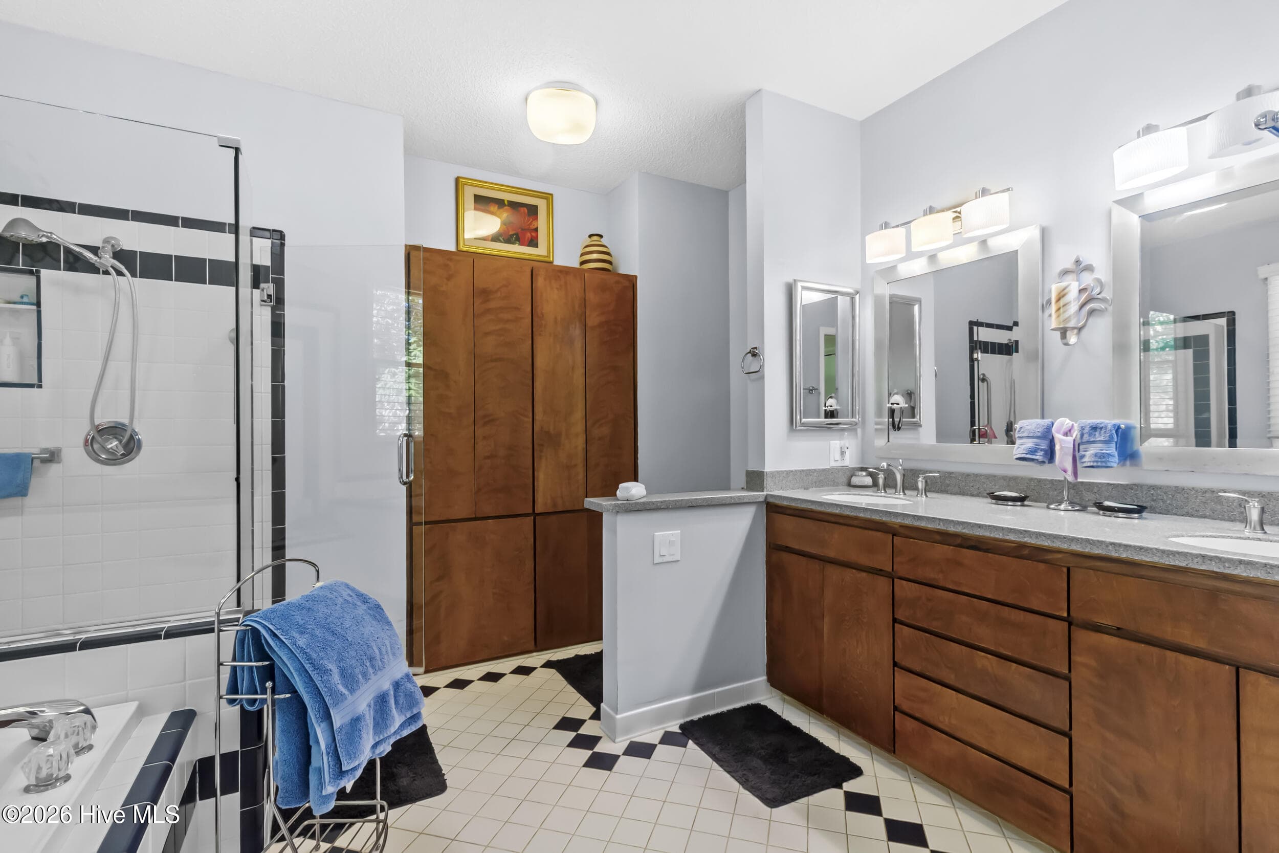 Owners Bathroom - 3306 Peppercorn Road, New Bern, NC 28562