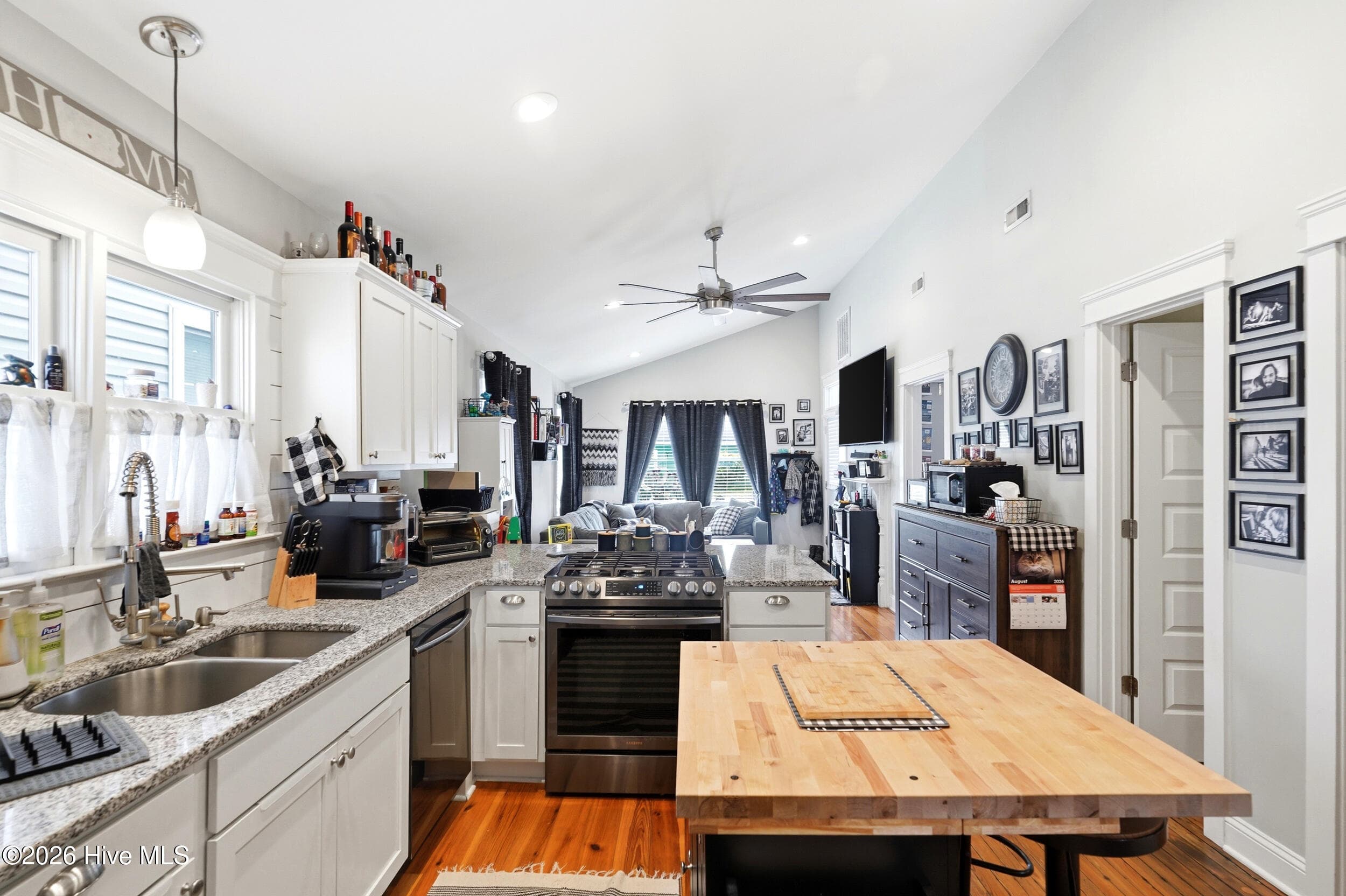 Single Family Residence at 705 Wooster Street, Wilmington, NC 28401, photo 10 of 31