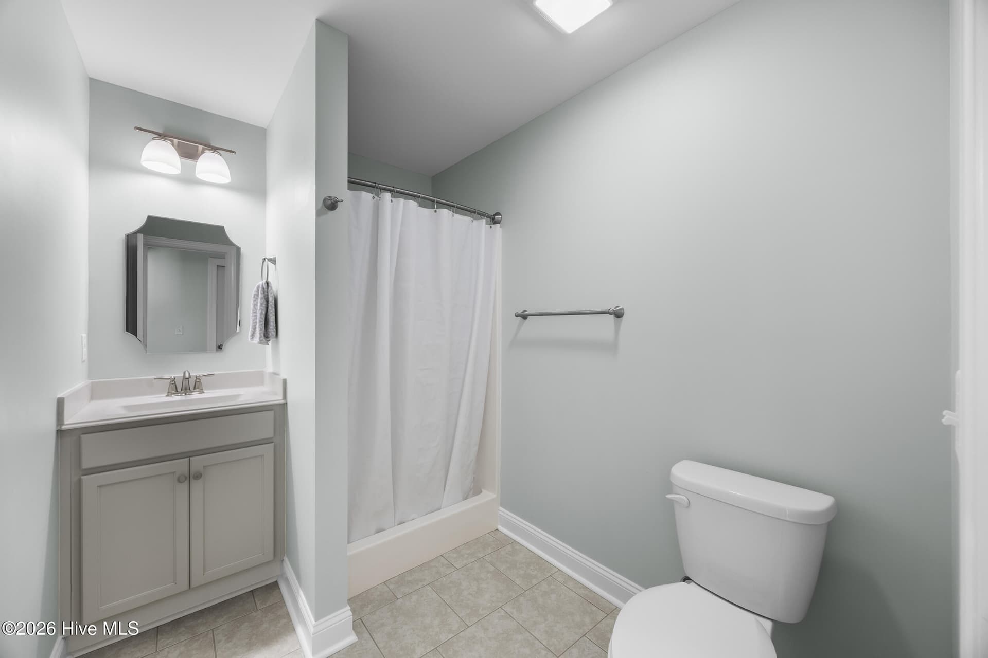 Upstairs Full Bathroom - 323 Crown Pointe Drive, Hampstead, NC 28443