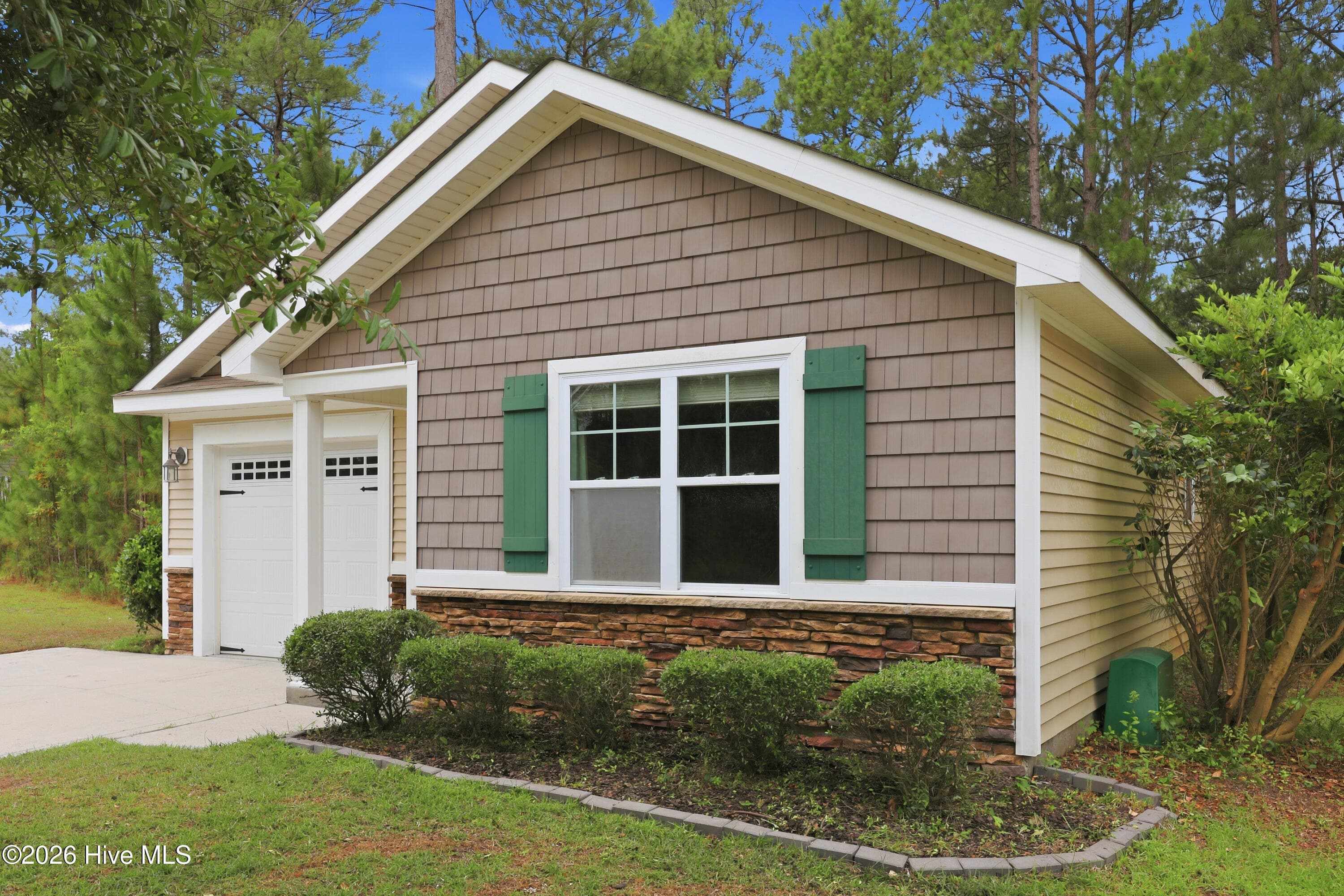 Single Family Residence at 108 Oyster Landing Drive, Sneads Ferry, NC 28460, photo 4 of 42