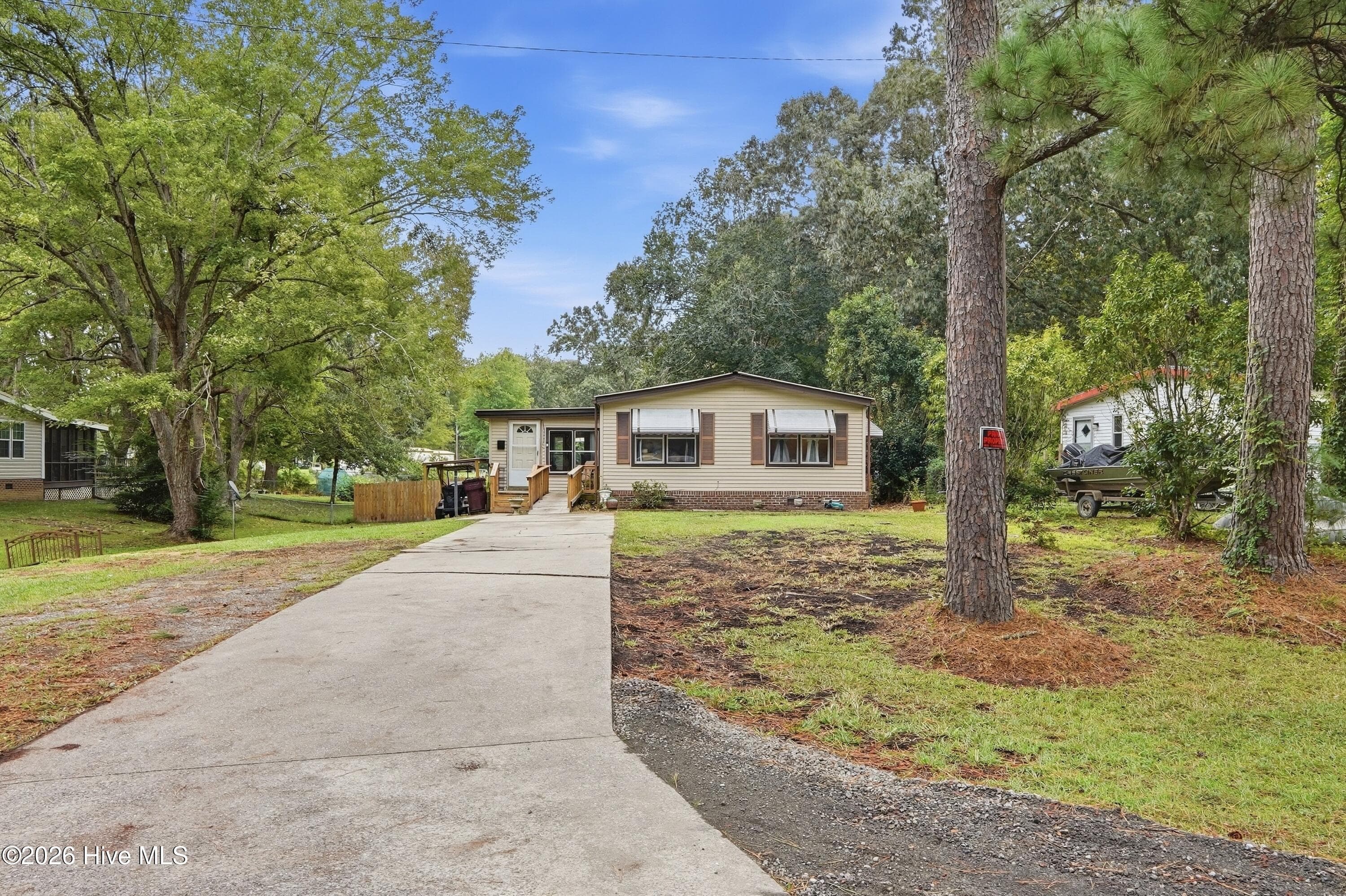 Manufactured Home at 120 Discovery Trail, Hertford, NC 27944, photo 2 of 24