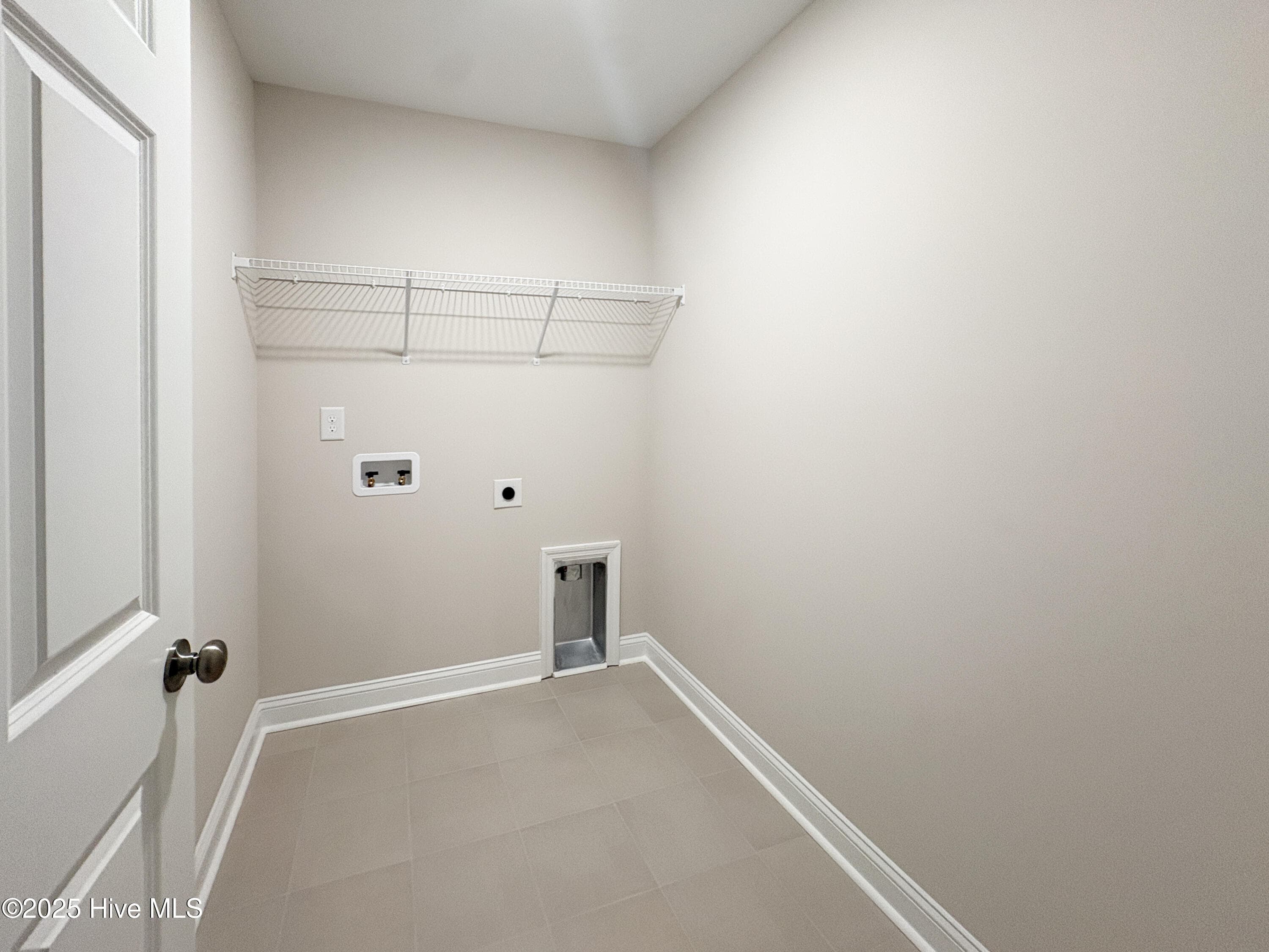 Single Family Residence at 911 Wild Azalea Way, Hubert, NC 28539, photo 5 of 9