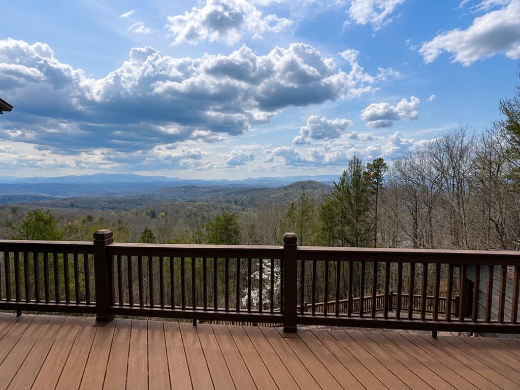 486 Henderson Lane, Mineral Bluff, GA 30559