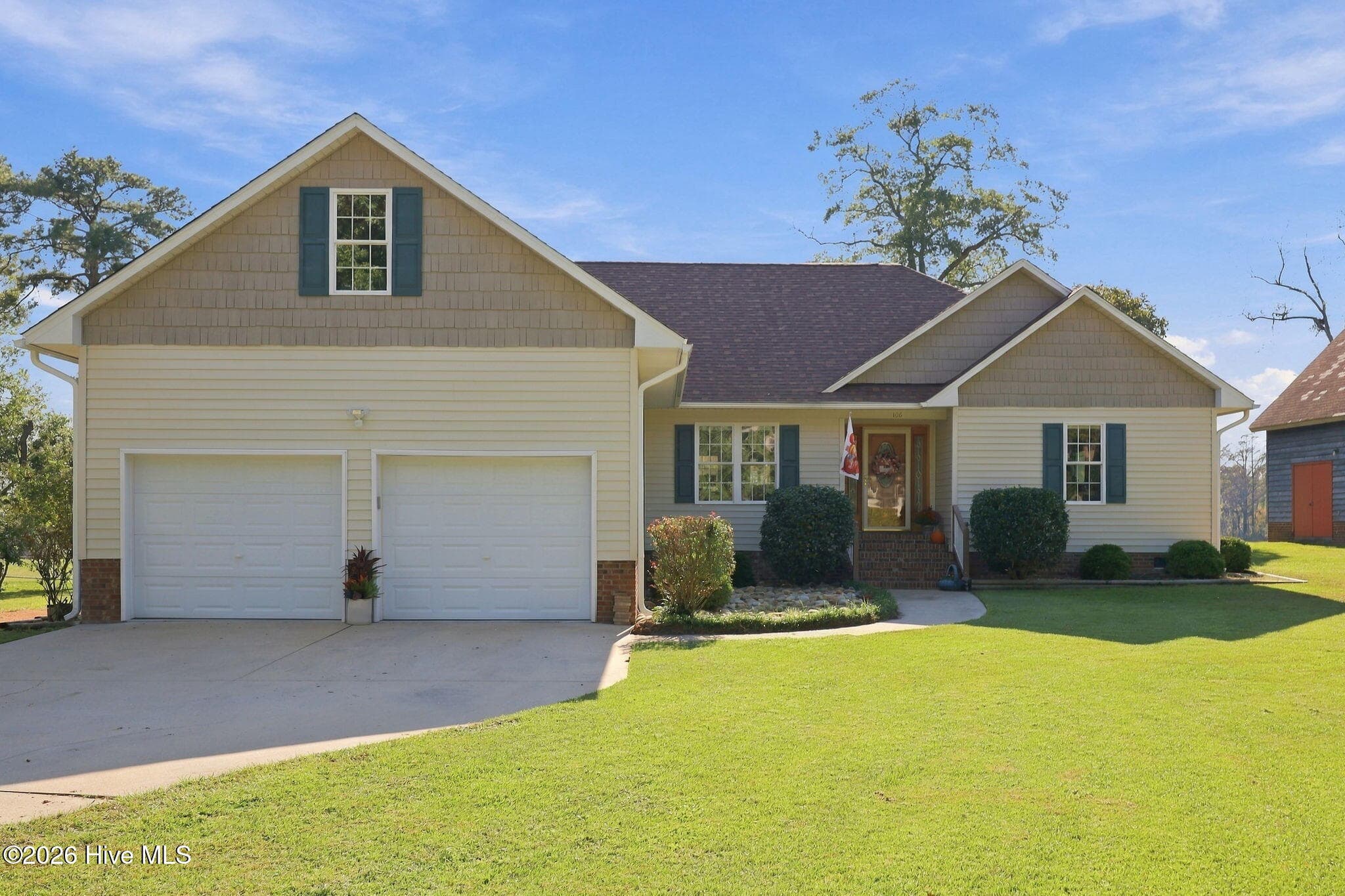 Single Family Residence at 106 Arbor Drive, Washington, NC 27889, photo 2 of 48