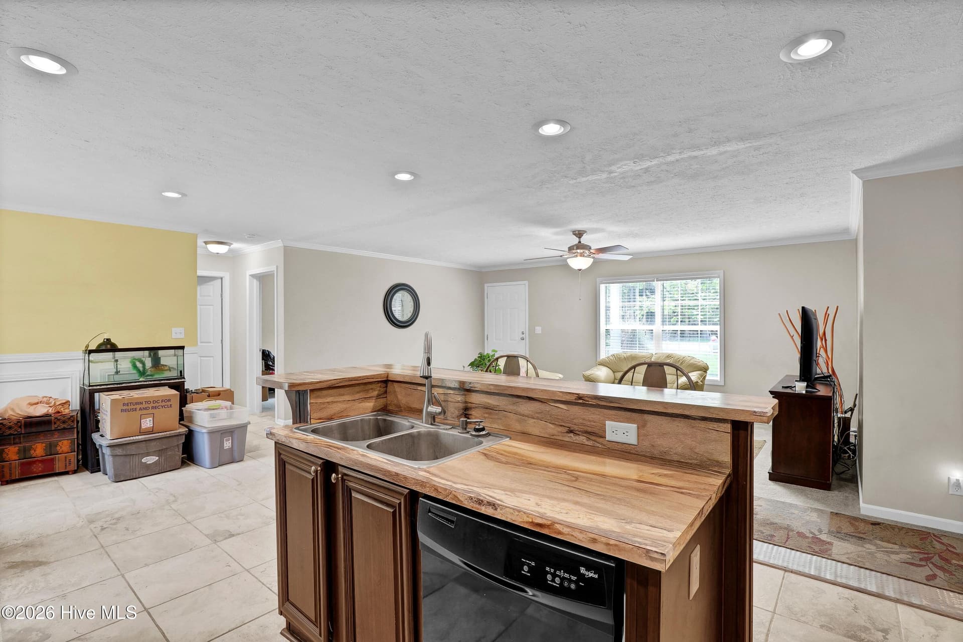 Manufactured Home at 570 King Drive, Hampstead, NC 28443, photo 11 of 40