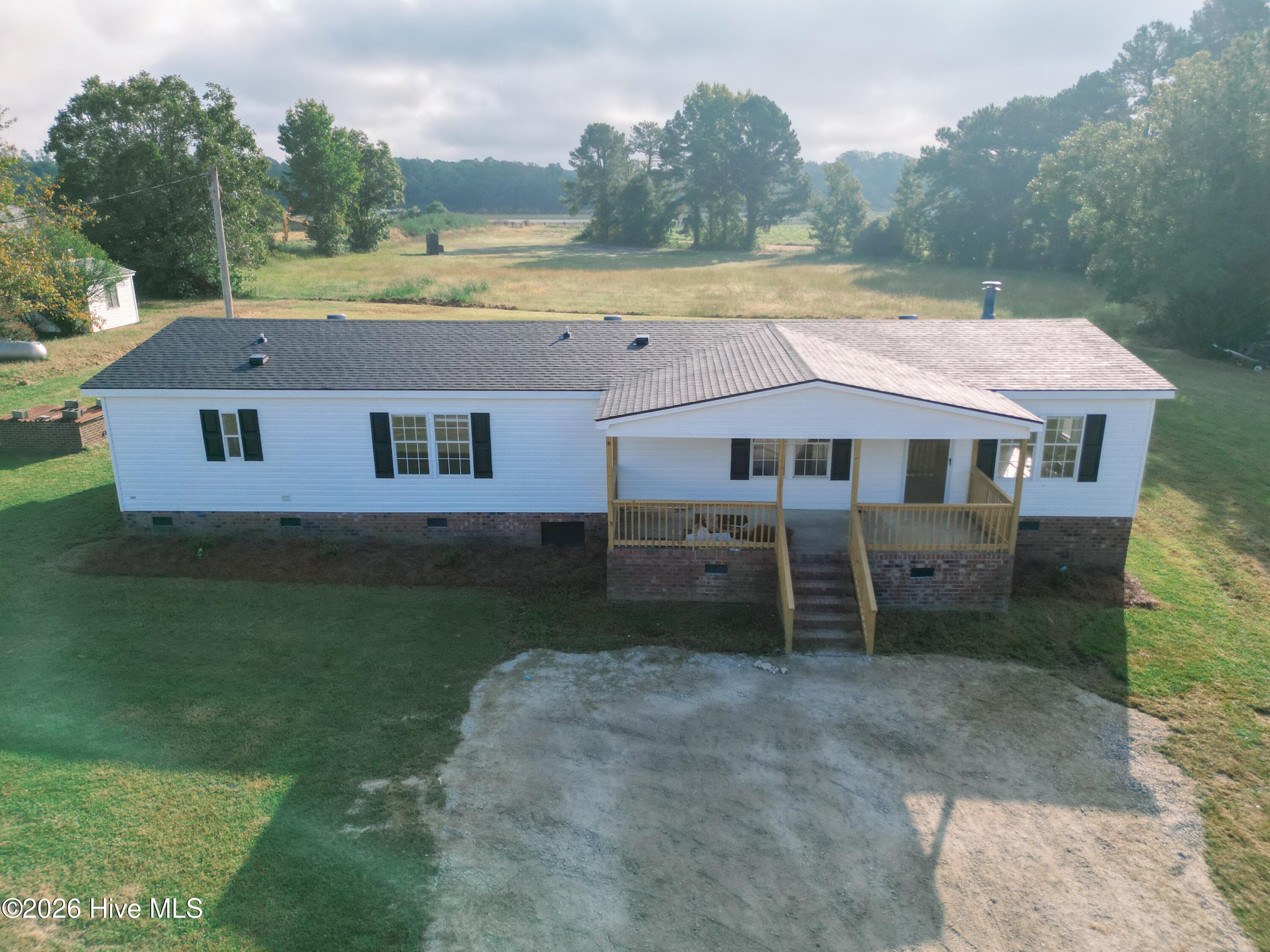Manufactured Home at 5105 Zulas Place S, Wilson, NC 27893, Wilson, photo 2 of 40