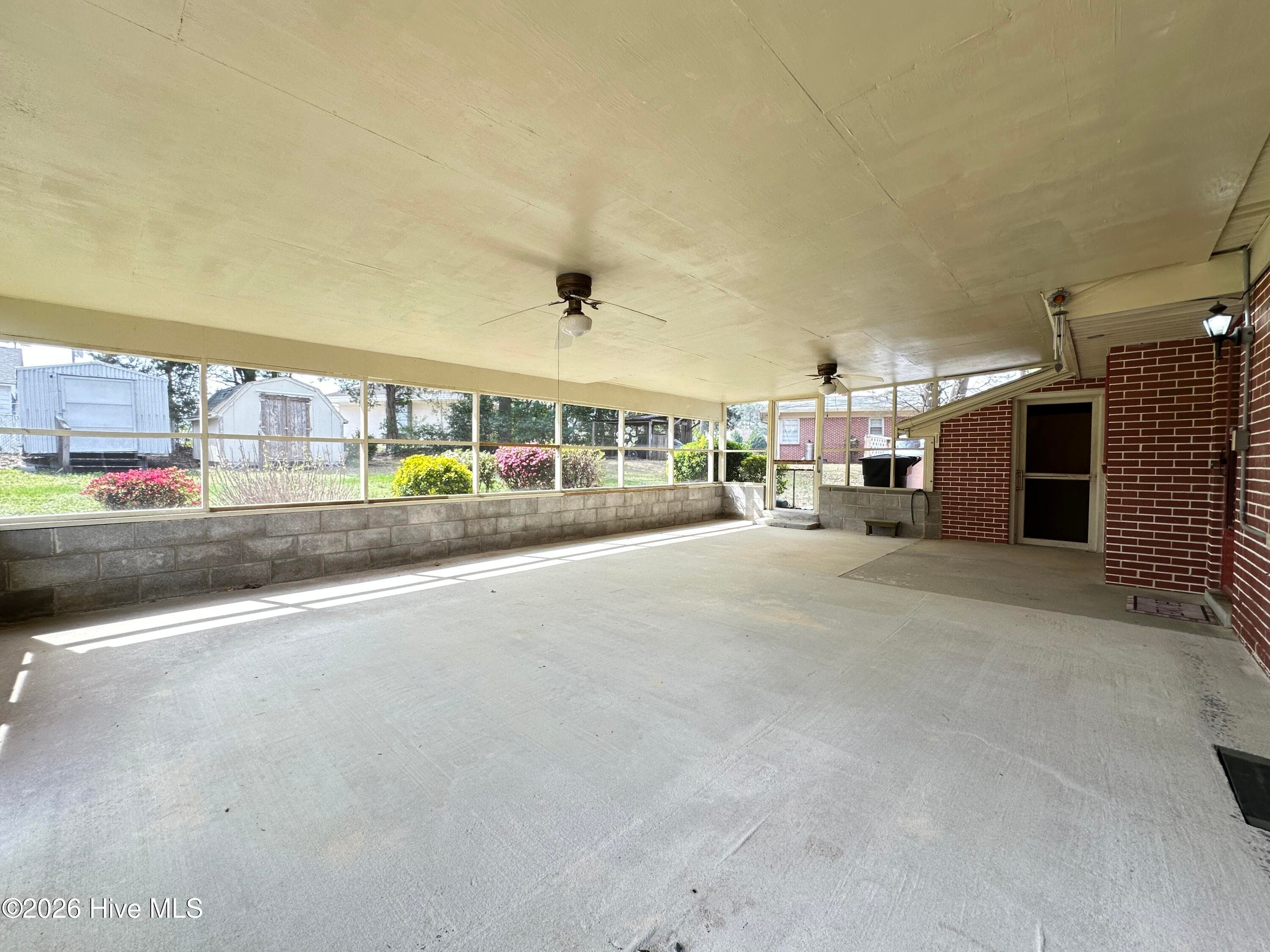Large Screened patio - 100 Wilson Street # A, Clinton, NC 28328
