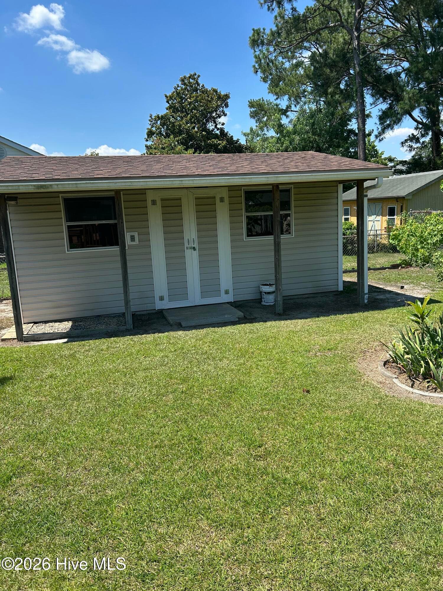 Single Family Residence at 700 Oakwood Avenue, Jacksonville, NC 28546, photo 12 of 15