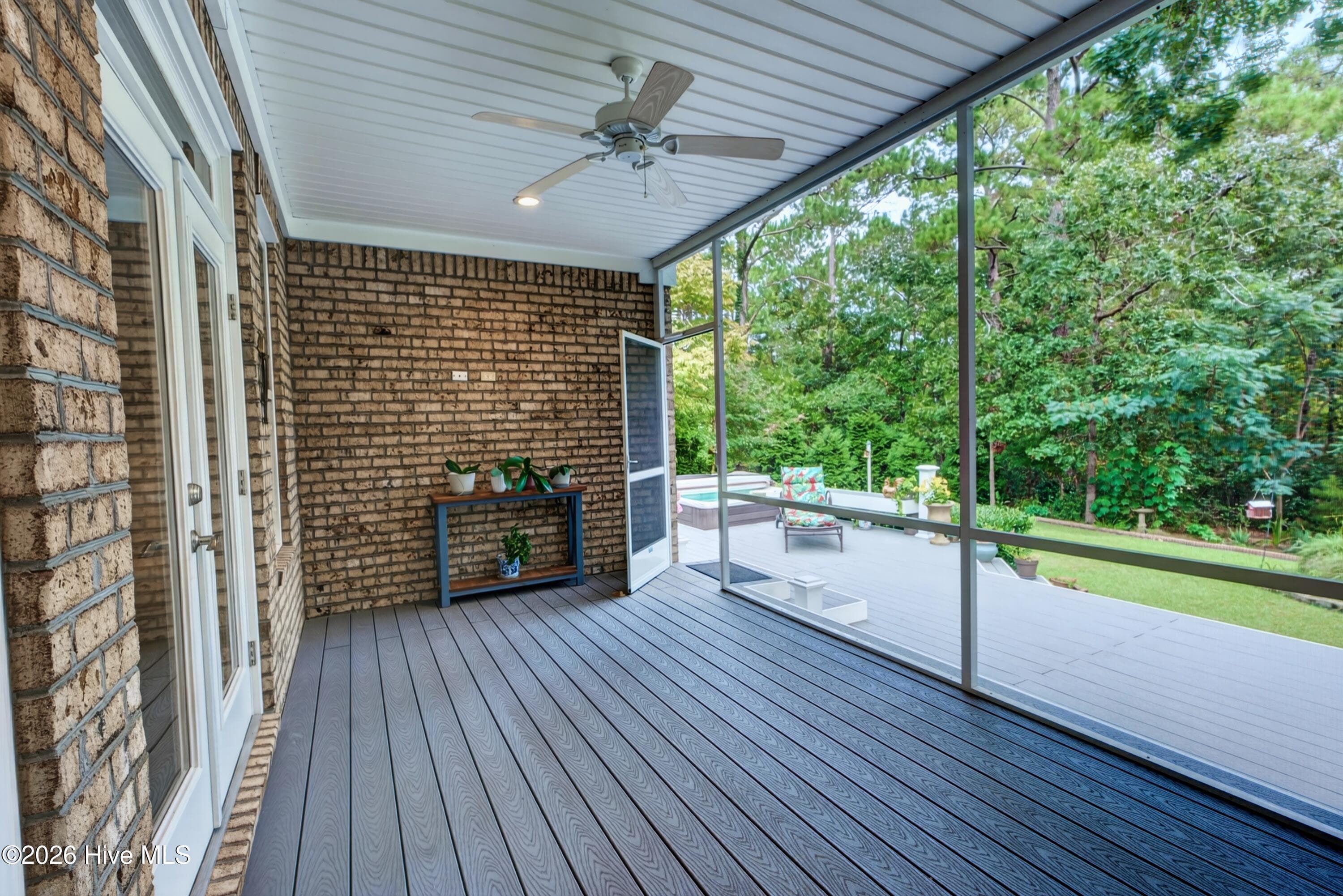 screened porch - 101 Beaumont Circle, Hampstead, NC 28443