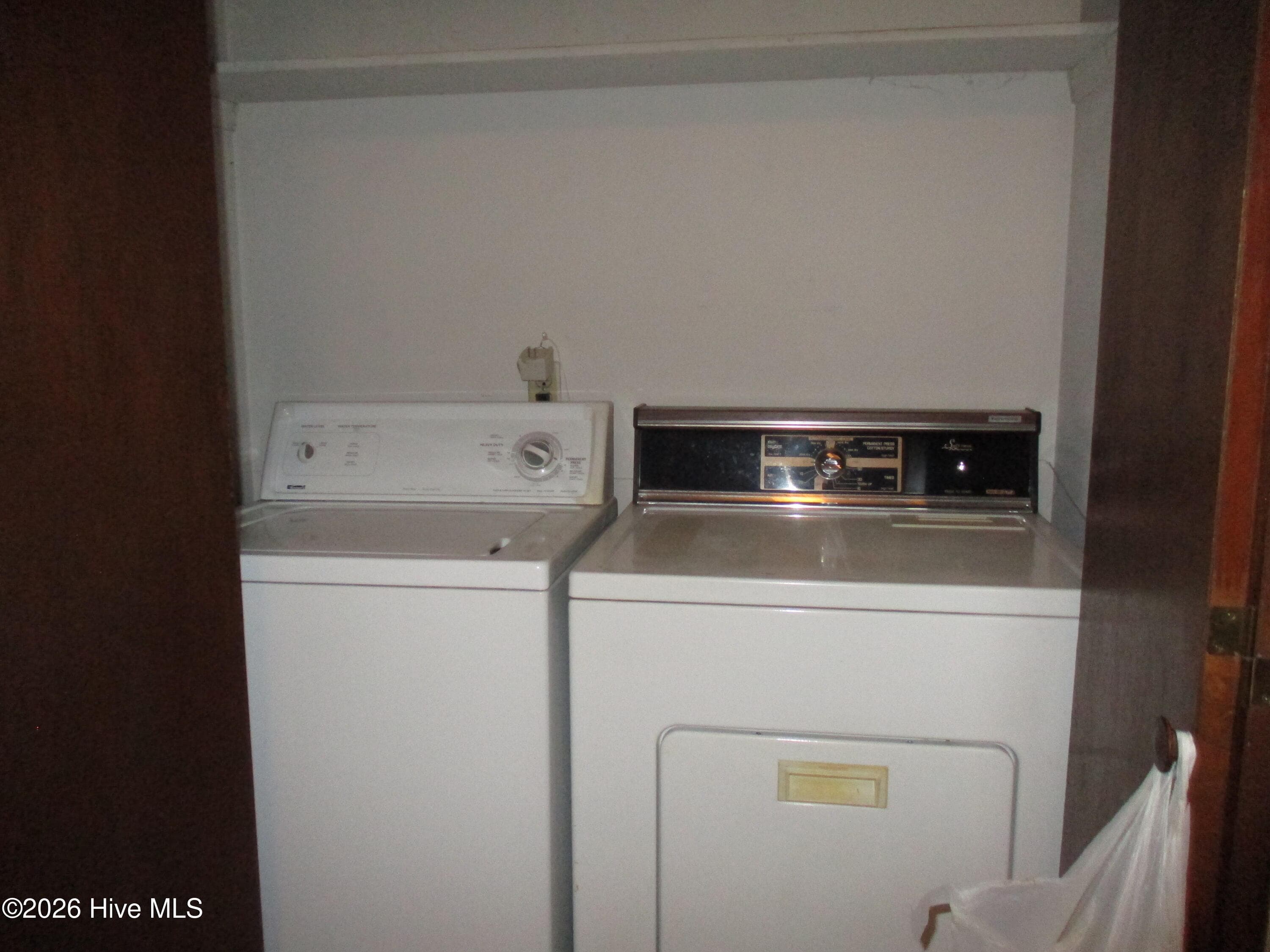 Laundry area - 3344 Neuse Road, Kinston, NC 28501