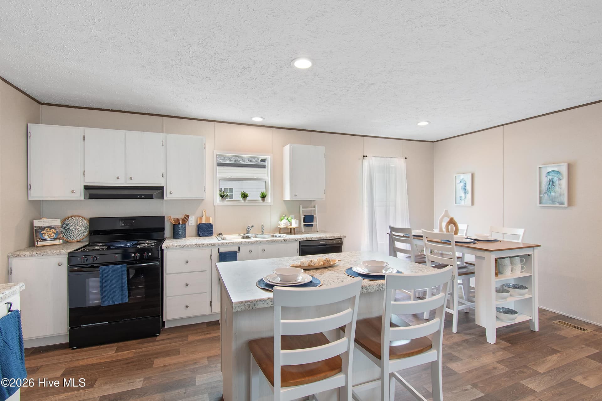 Manufactured Home at 930 Willow Place SW, Calabash, NC 28467, photo 10 of 32