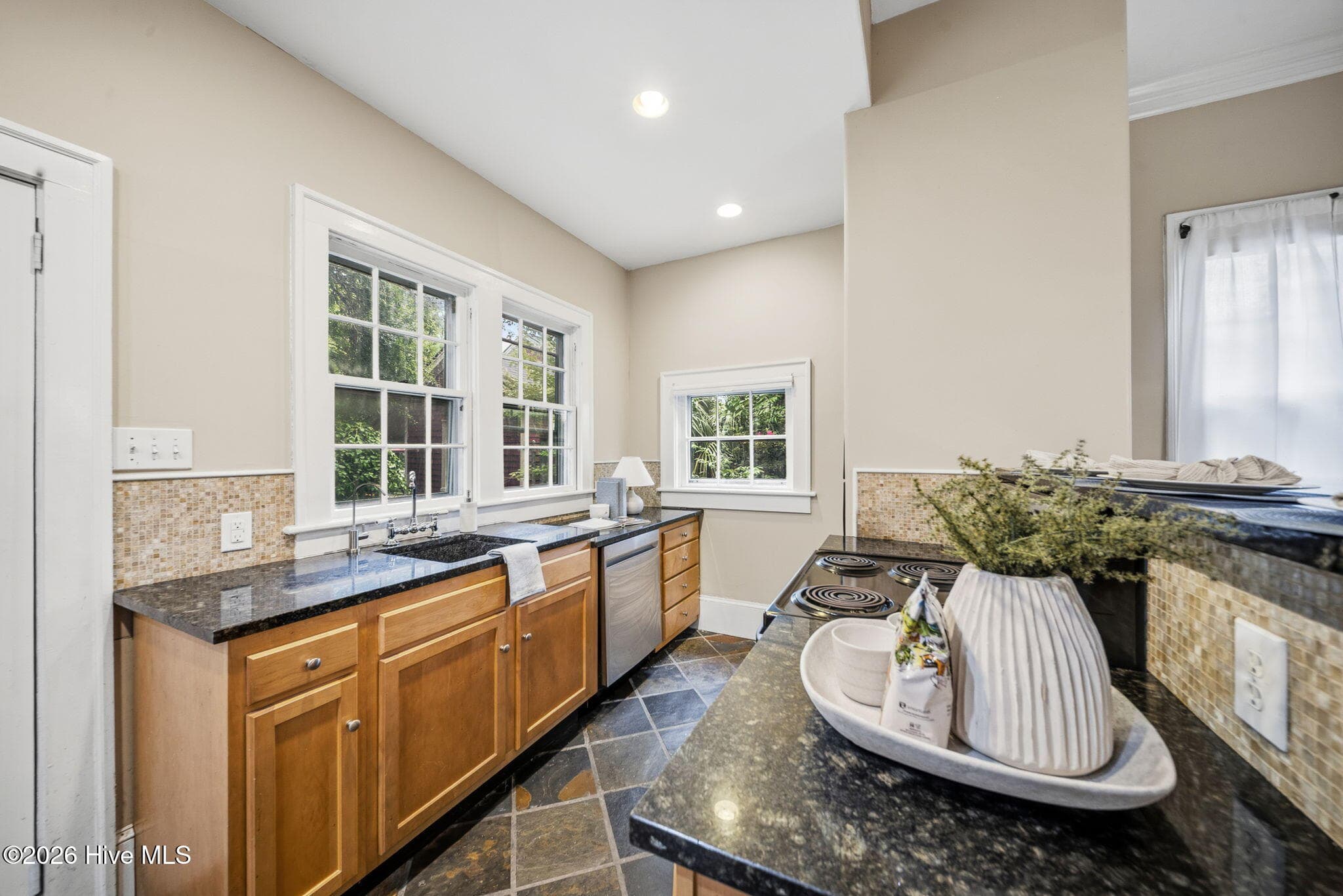 Single Family Residence at 106 Castle Street, Wilmington, NC 28401, photo 22 of 54