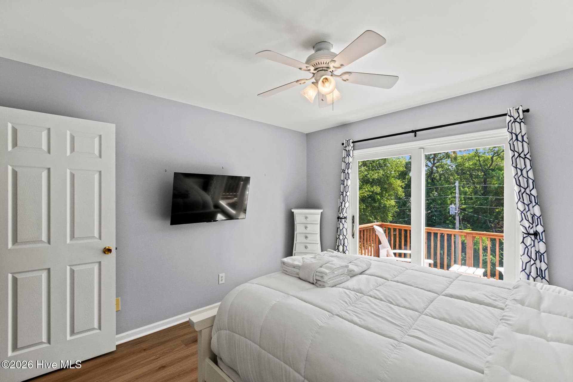 Single Family Residence at 9258 Osprey Ridge Drive, Emerald Isle, NC 28594, photo 14 of 49
