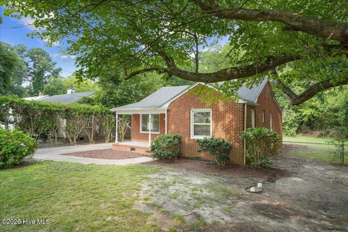Single Family Residence at 909 N Carolina Street, Goldsboro, NC 27530, photo 5 of 31
