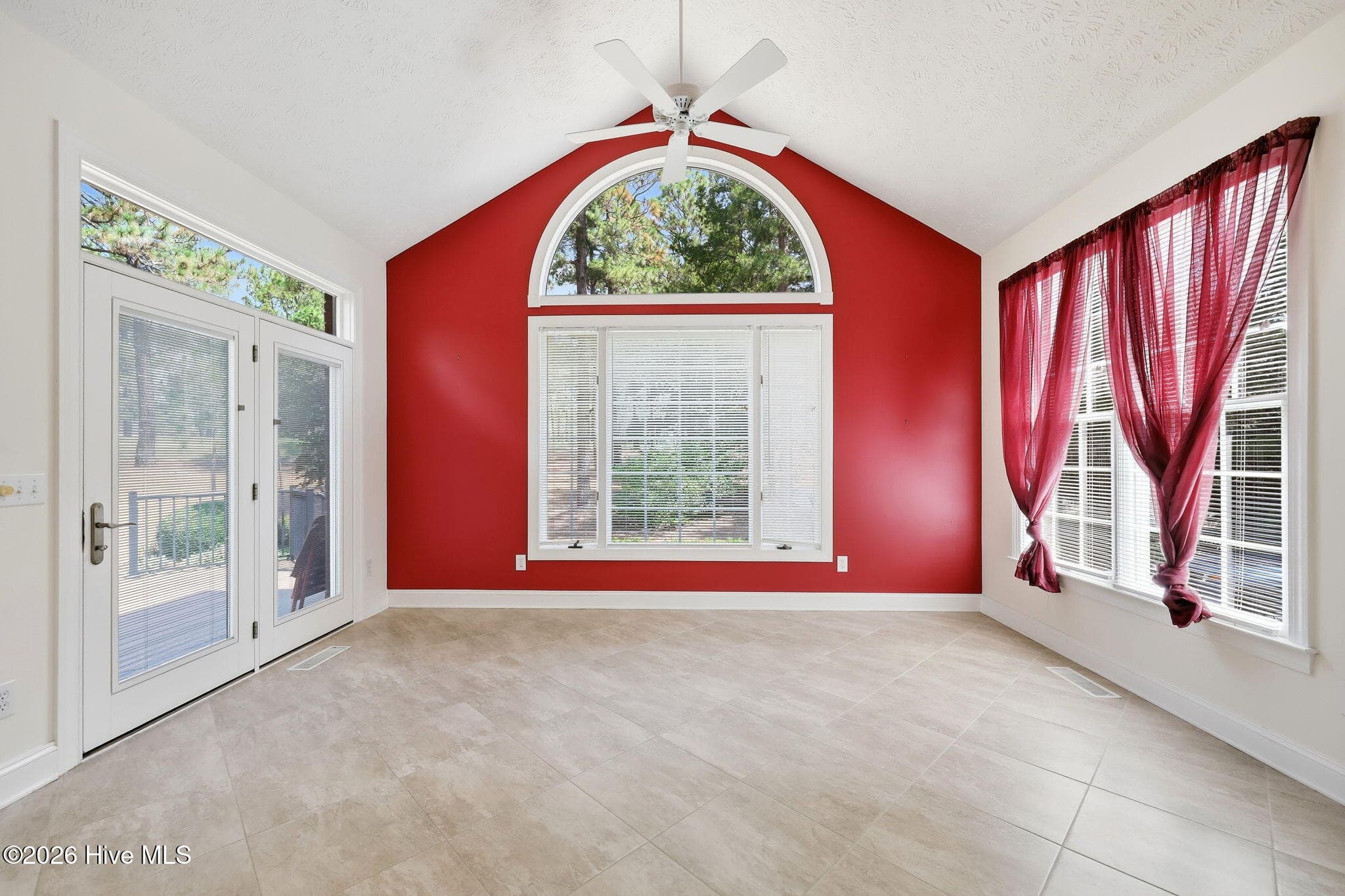 Single Family Residence at 86 Pinewild Drive, Pinehurst, NC 28374, photo 3 of 4