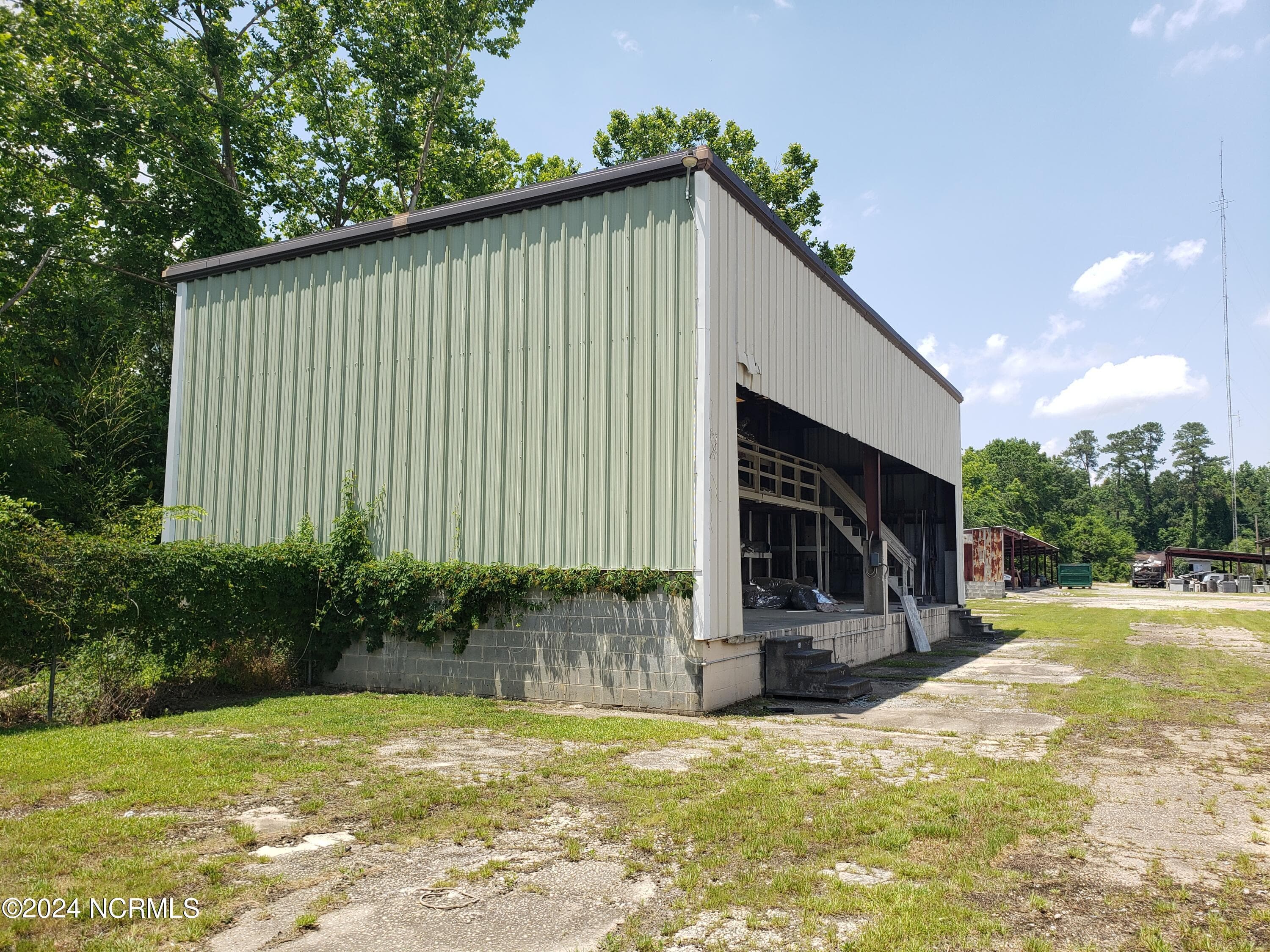 Commercial Sale at 614 Washington Street, Whiteville, NC 28472, photo 10 of 13